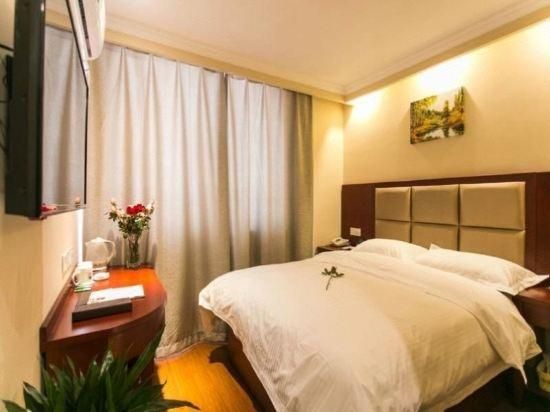 GreenTree Inn Zhenjiang Jiangsu Science and Technology university Youth Square Express Hotel Queen Room