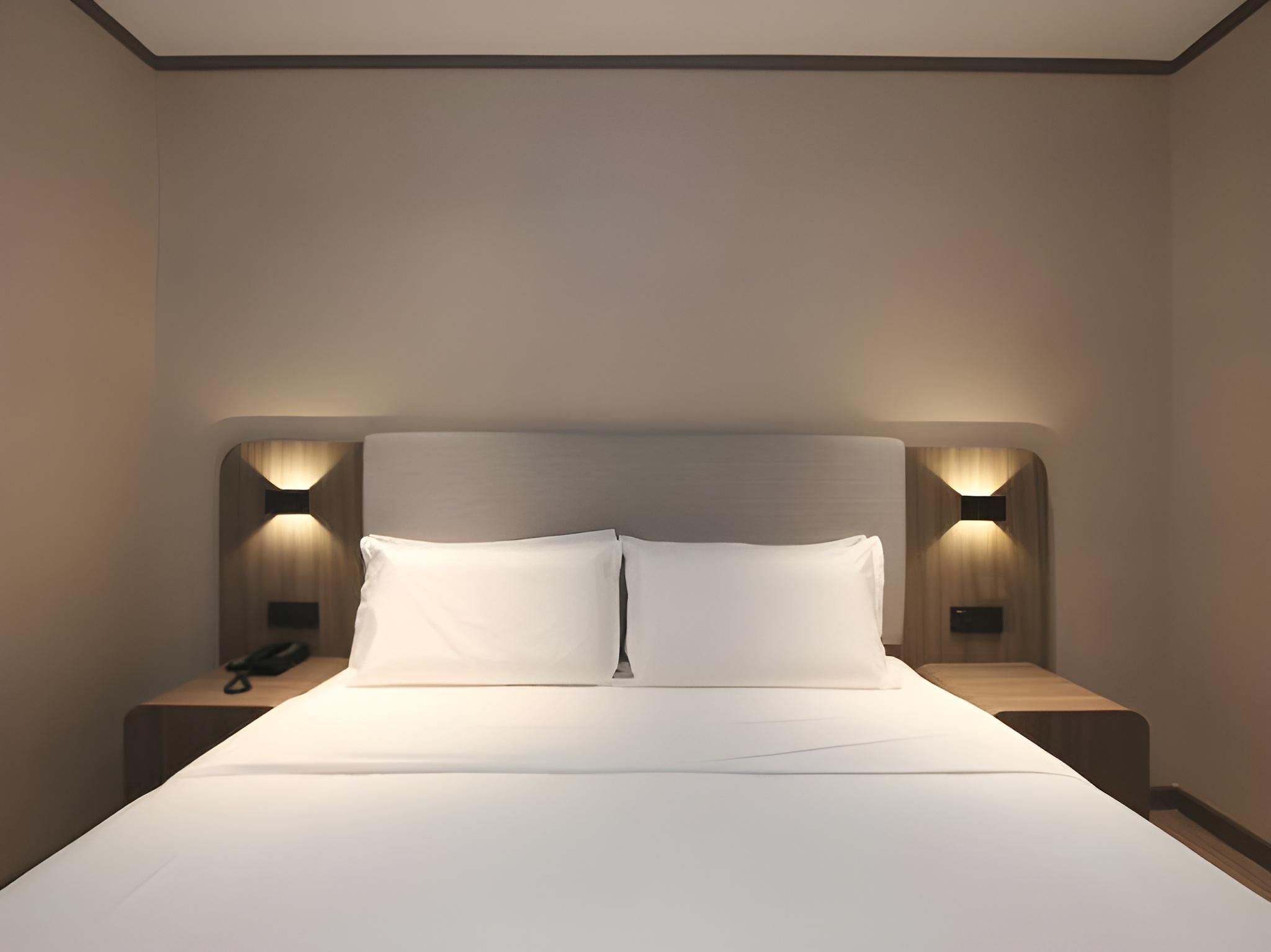 Huazhu - Room With Bed