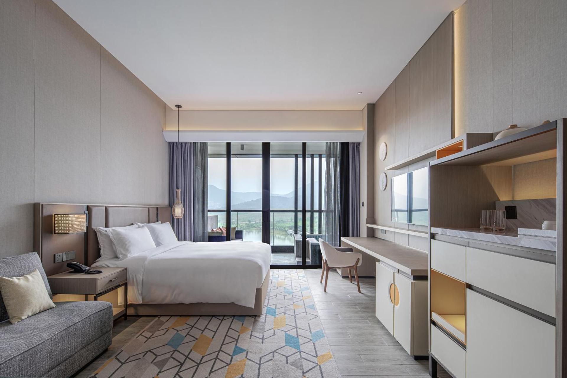 2 Twin Beds Standard Lake View Nonsmoking