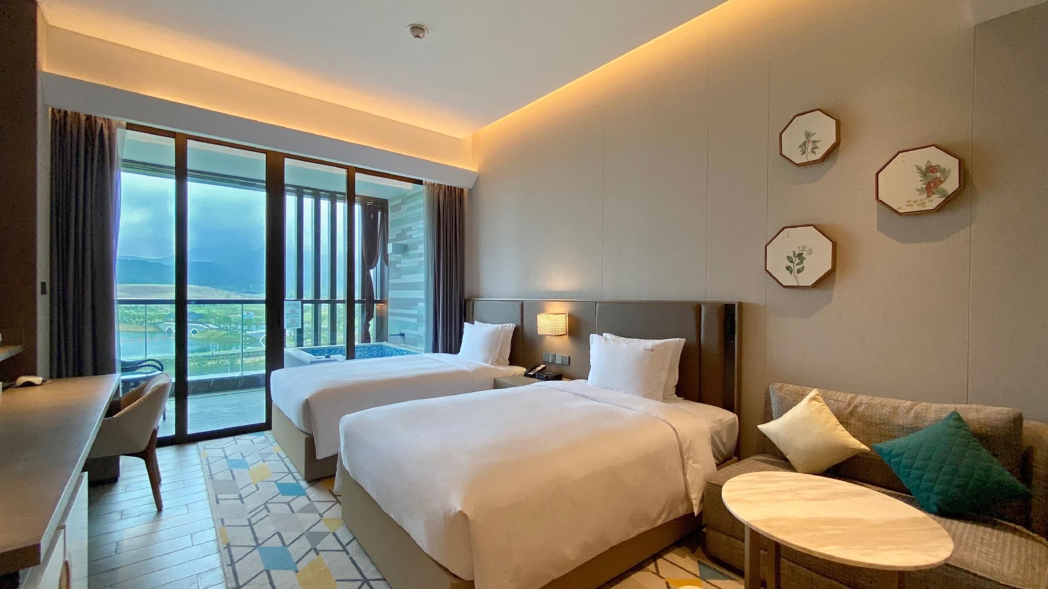 2 Twin Beds Standard Lake View Nonsmoking