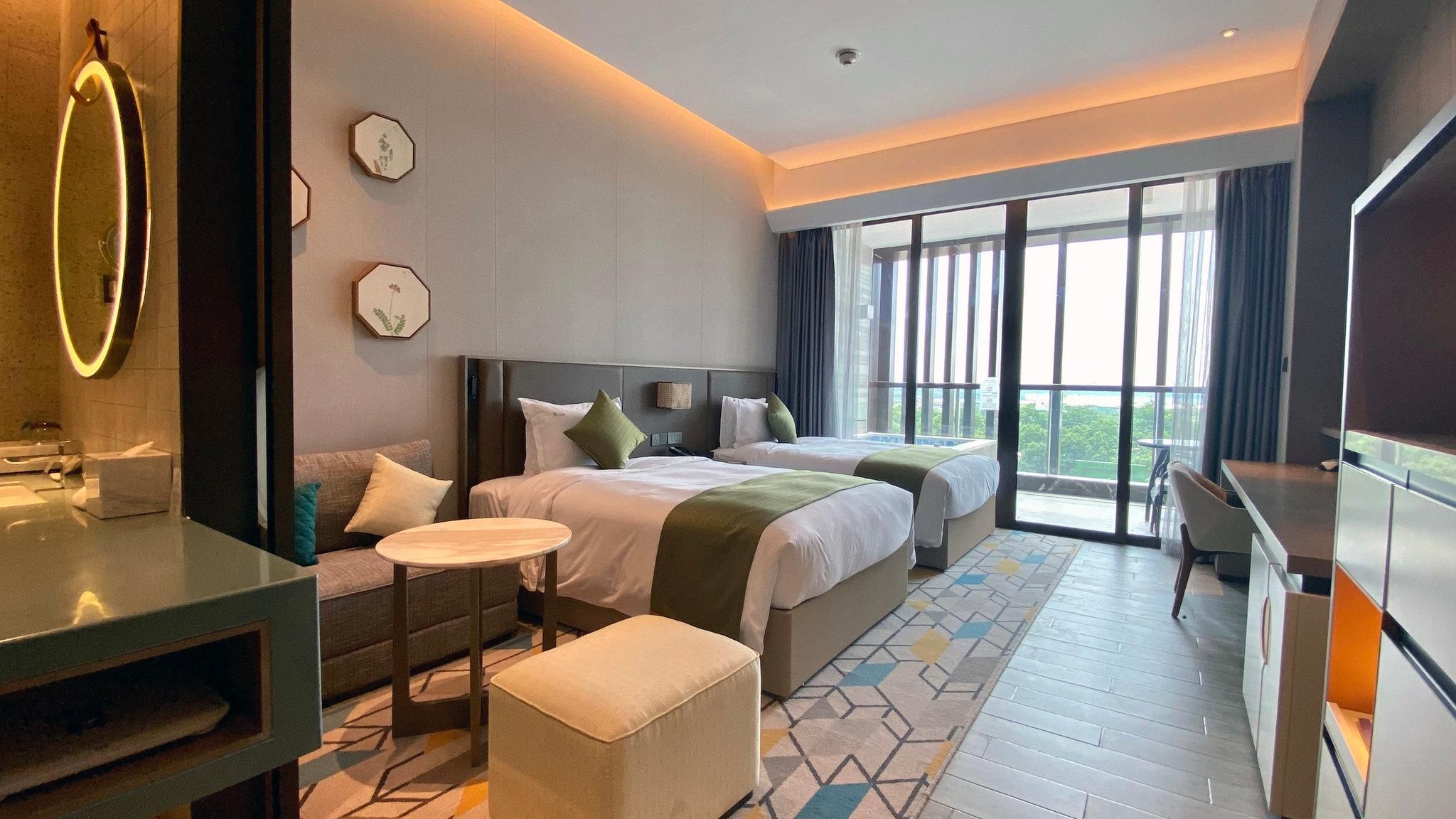 2 Twin Beds Standard Street View Nonsmoking