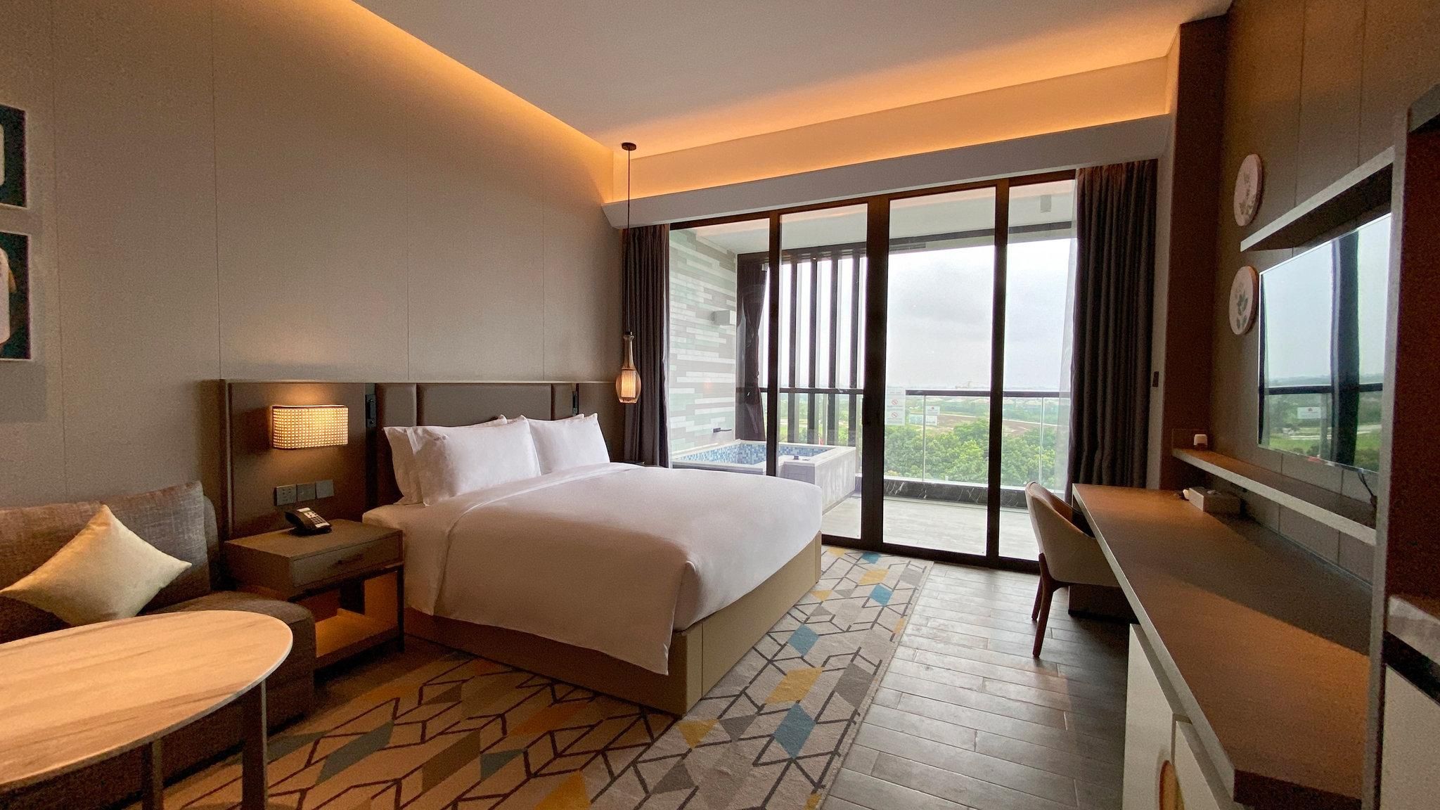 1 King Bed Standard Street View Nonsmoking