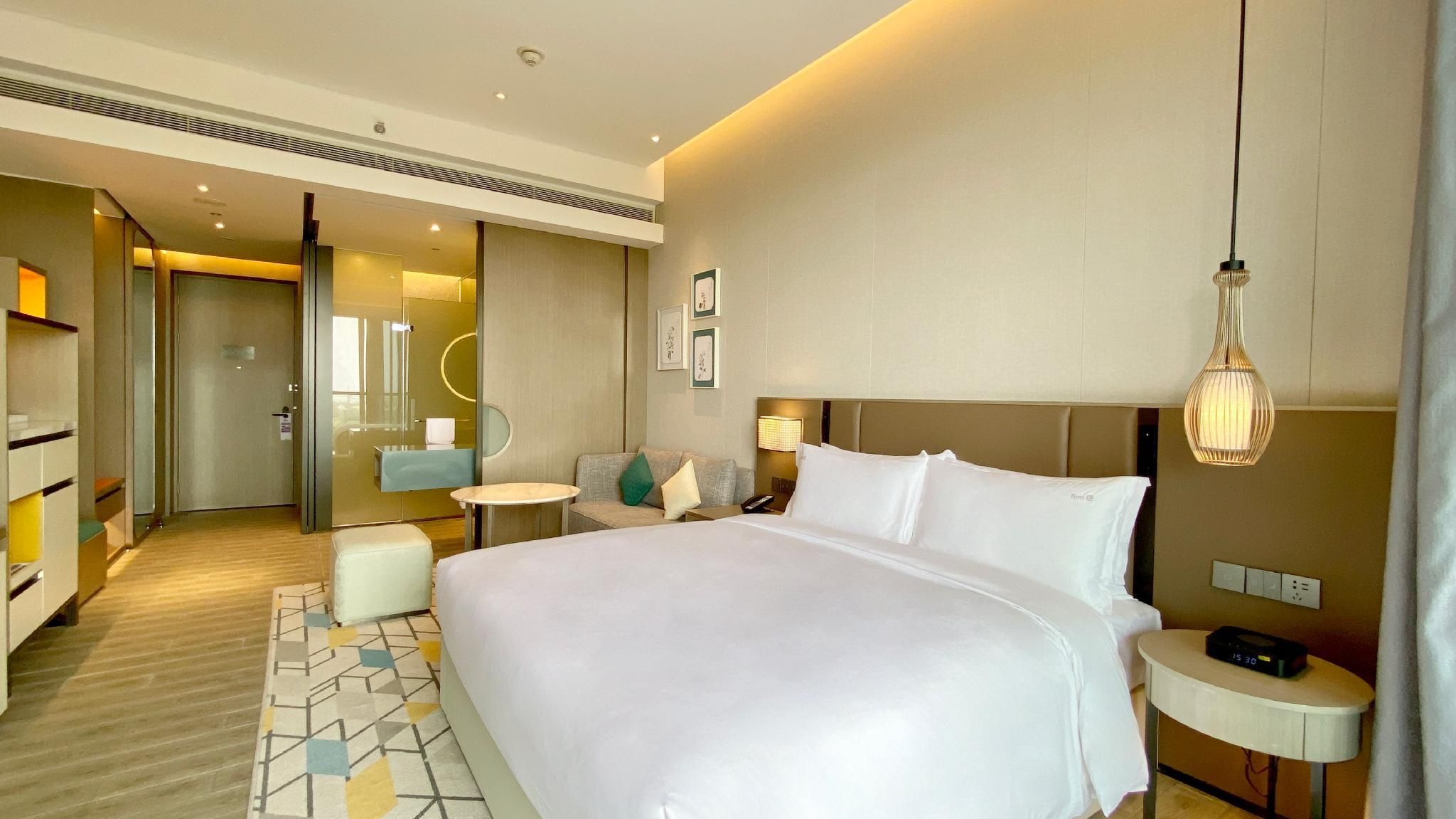 1 King Bed Standard Street View Nonsmoking