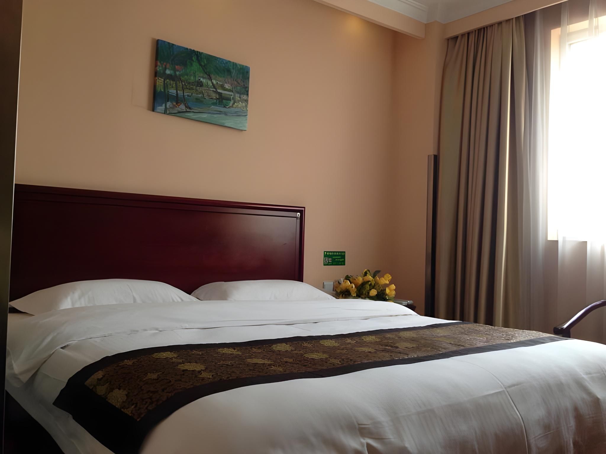 Hotel Queen Room