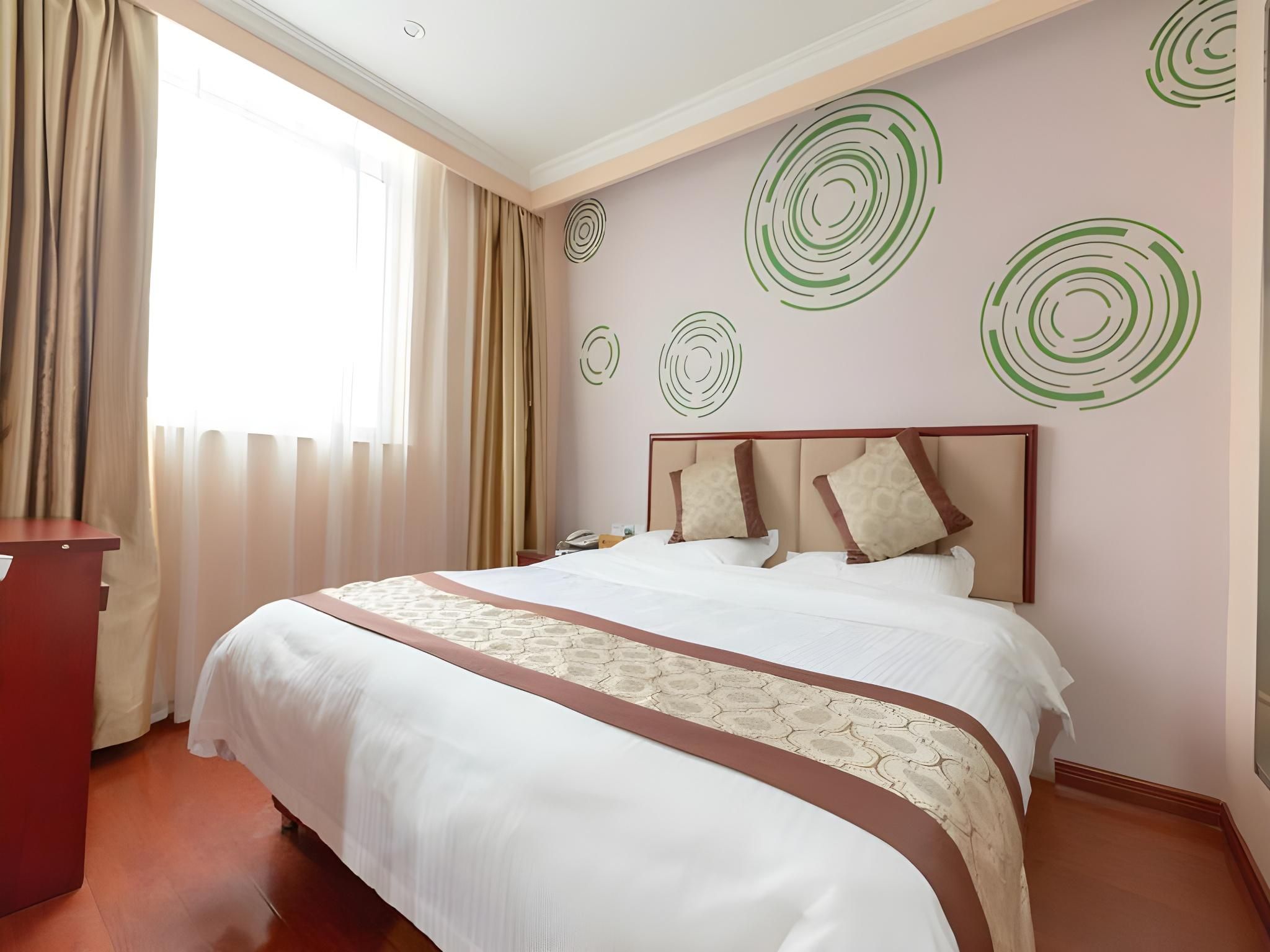 GTR - Superior 1 Bed Room with 1.8M Bed