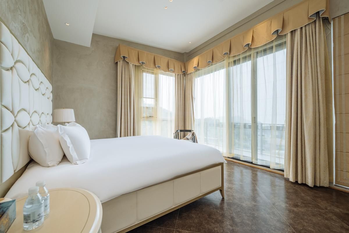 Floral Lux Hotel·Jurong Lihuyuan Homestay Suite with Lake View 2