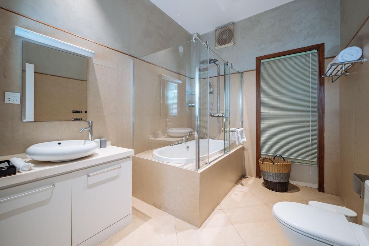 Lake View Queen Room