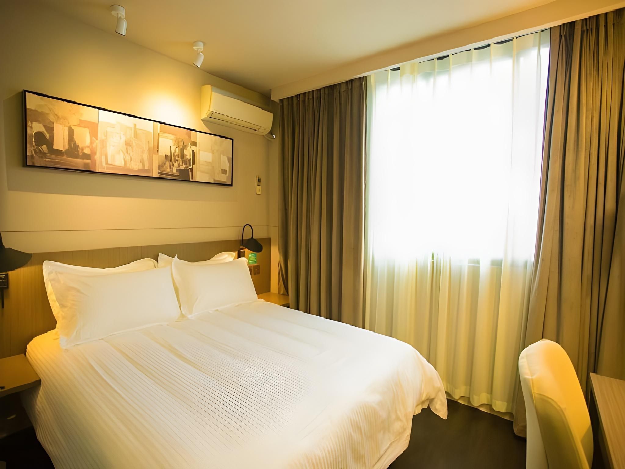 WH - Select Business Room C