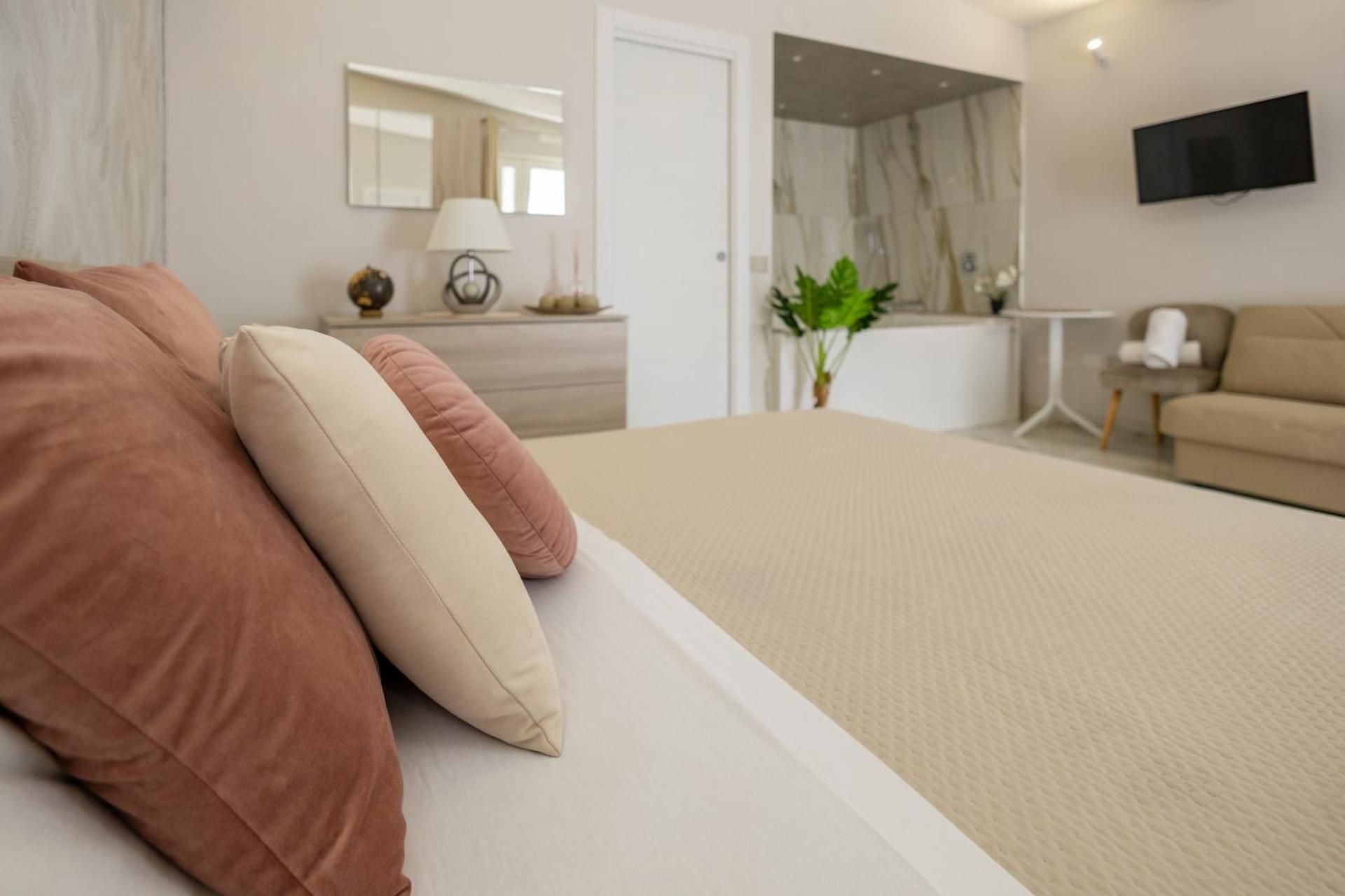 Deluxe Suite with Spa Bath