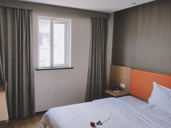Business Queen Room