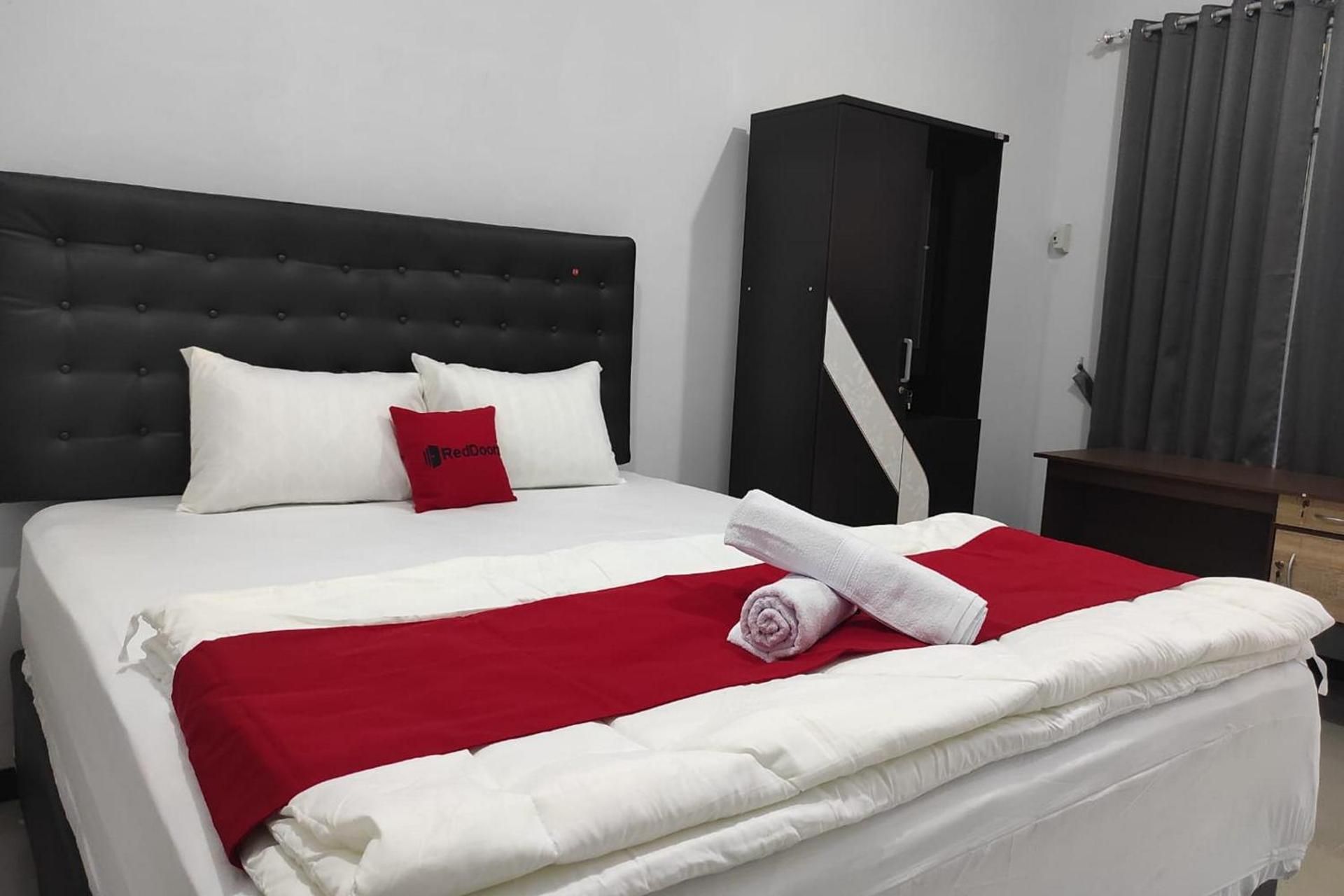 RedDoorz Room