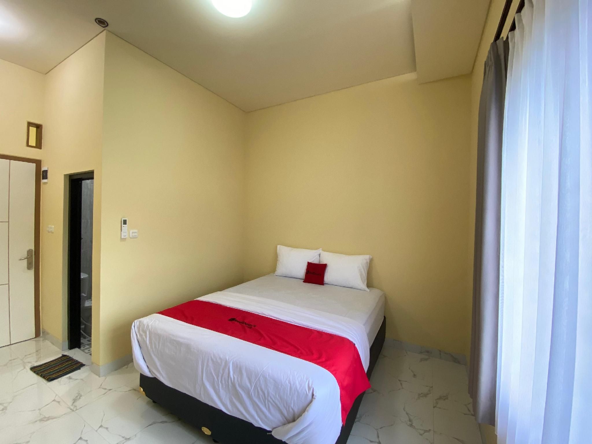 RedDoorz Room