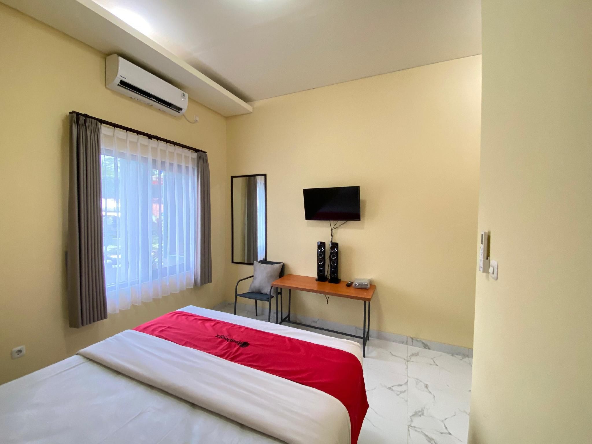 RedDoorz Room