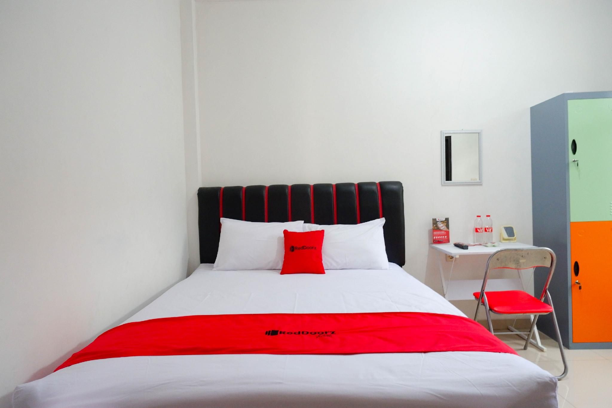 RedDoorz Room