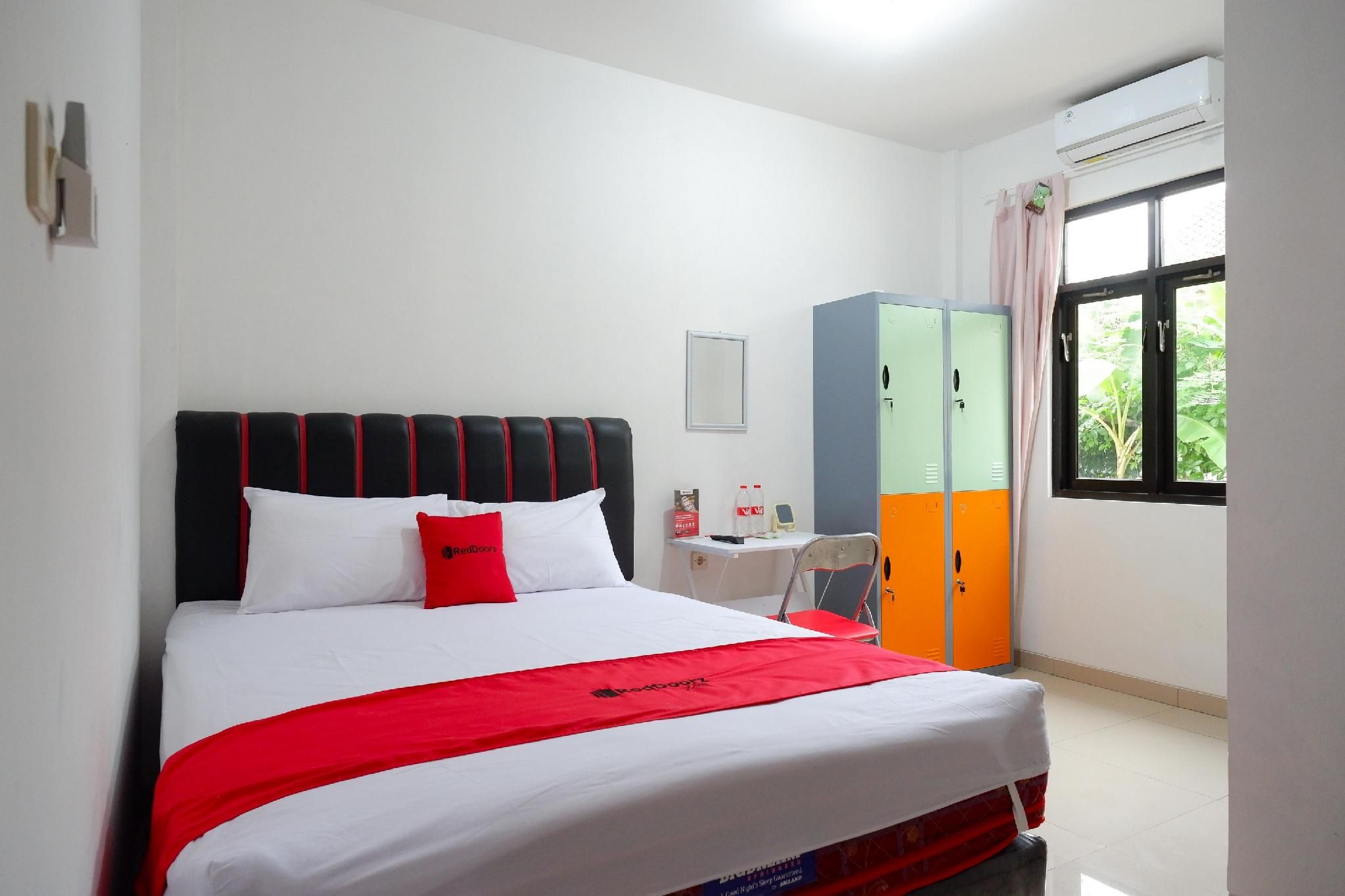 RedDoorz Room