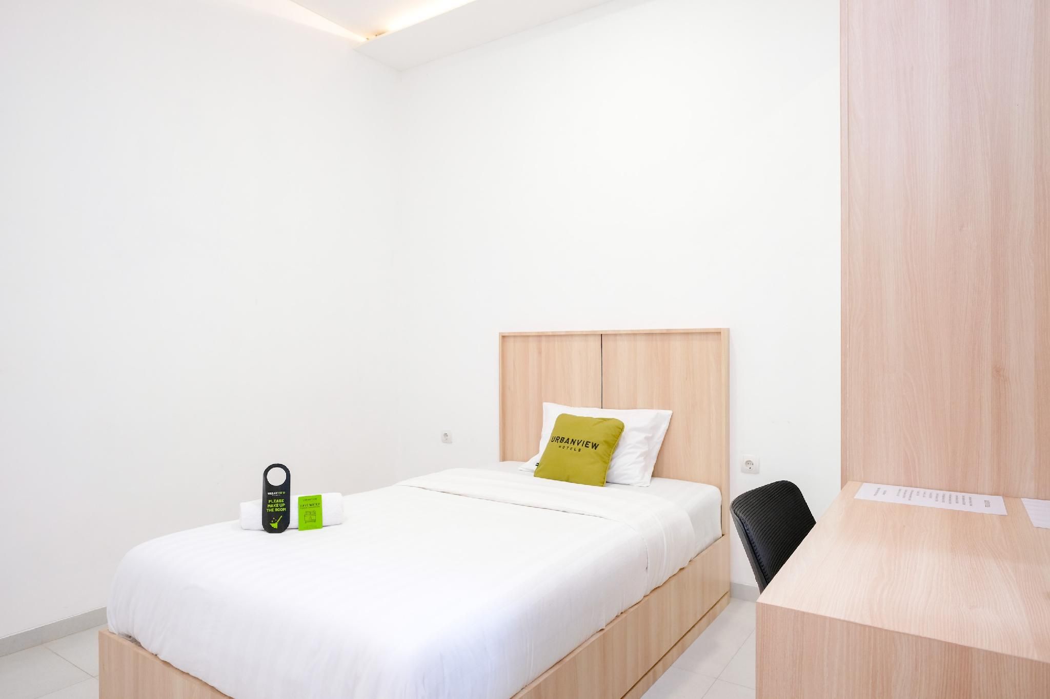 Urbanview Hotel Subali Purwokerto Single Room 2