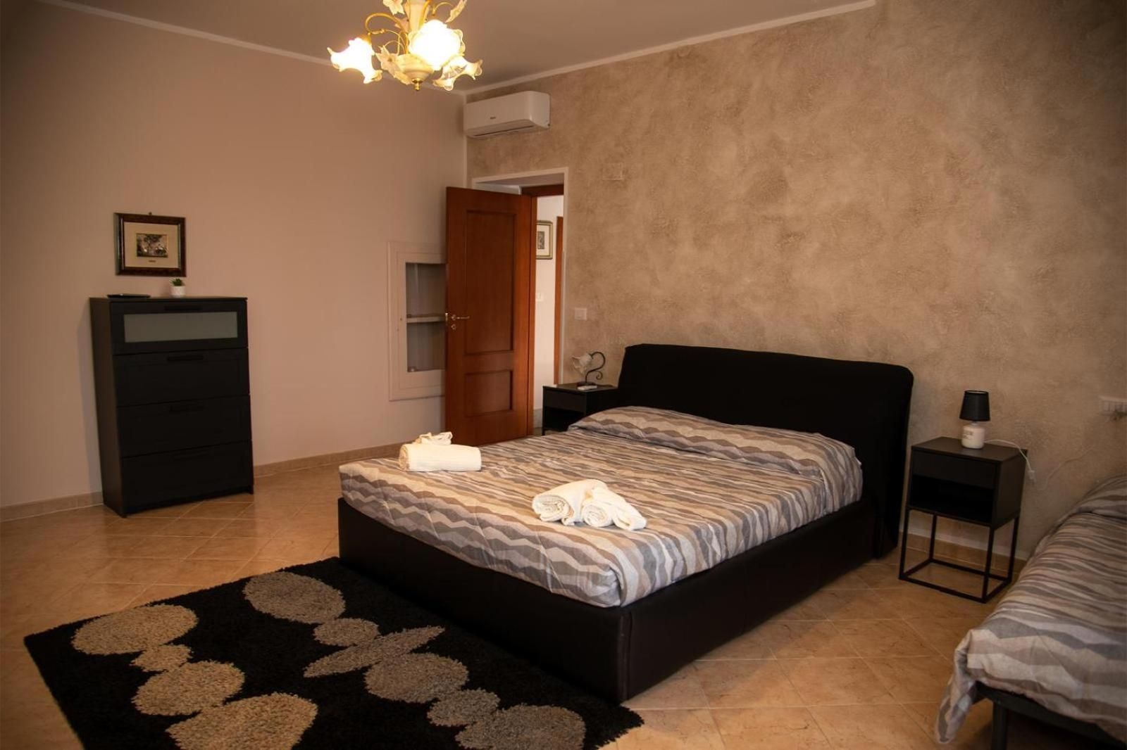 Deluxe Room (2 Adults + 1 Child)