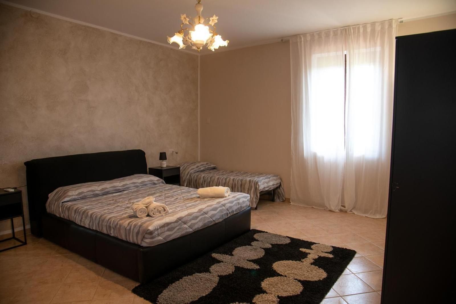 Deluxe Room (2 Adults + 1 Child)