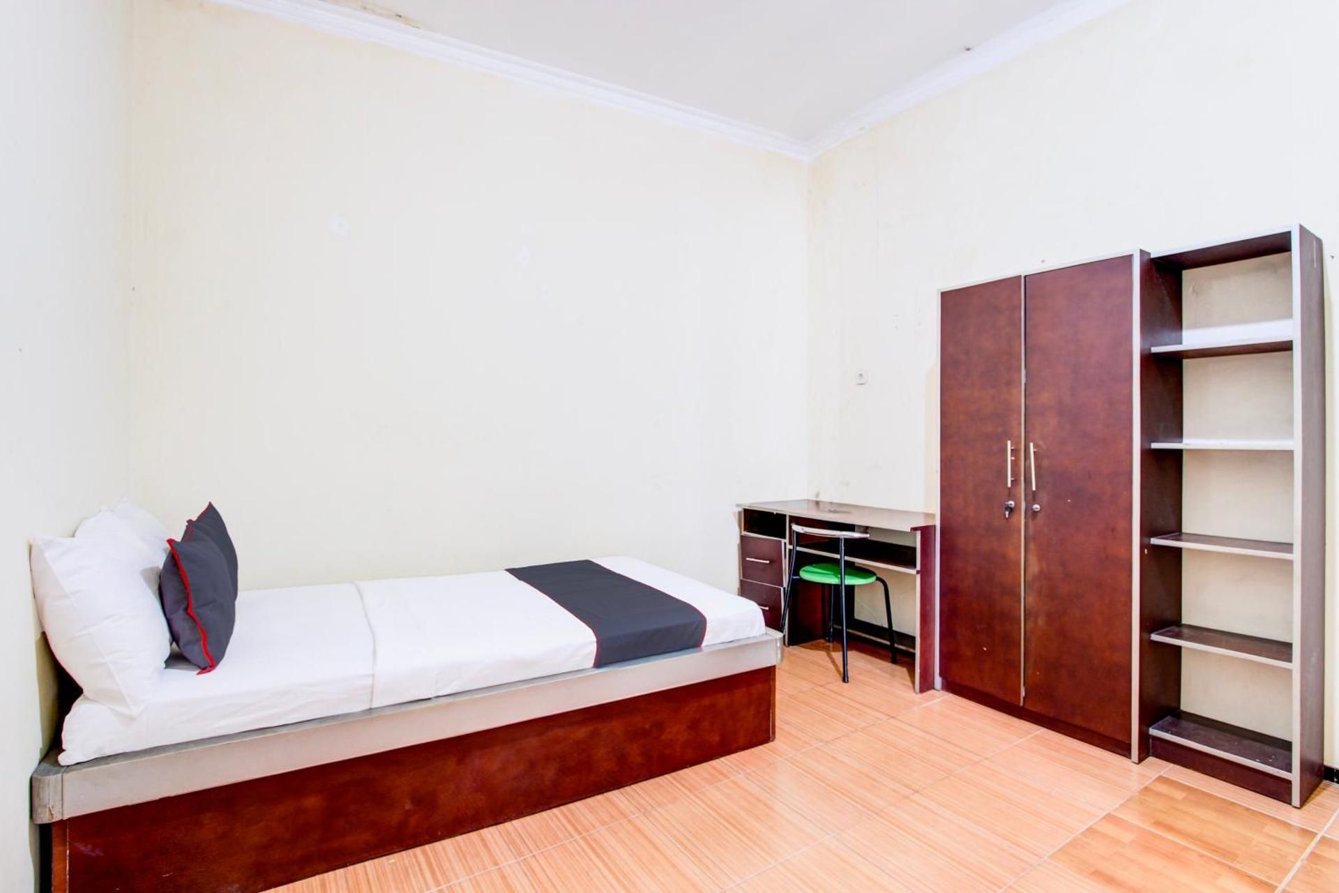 Hotel O Ump Near Rs Margono Standard Double 3