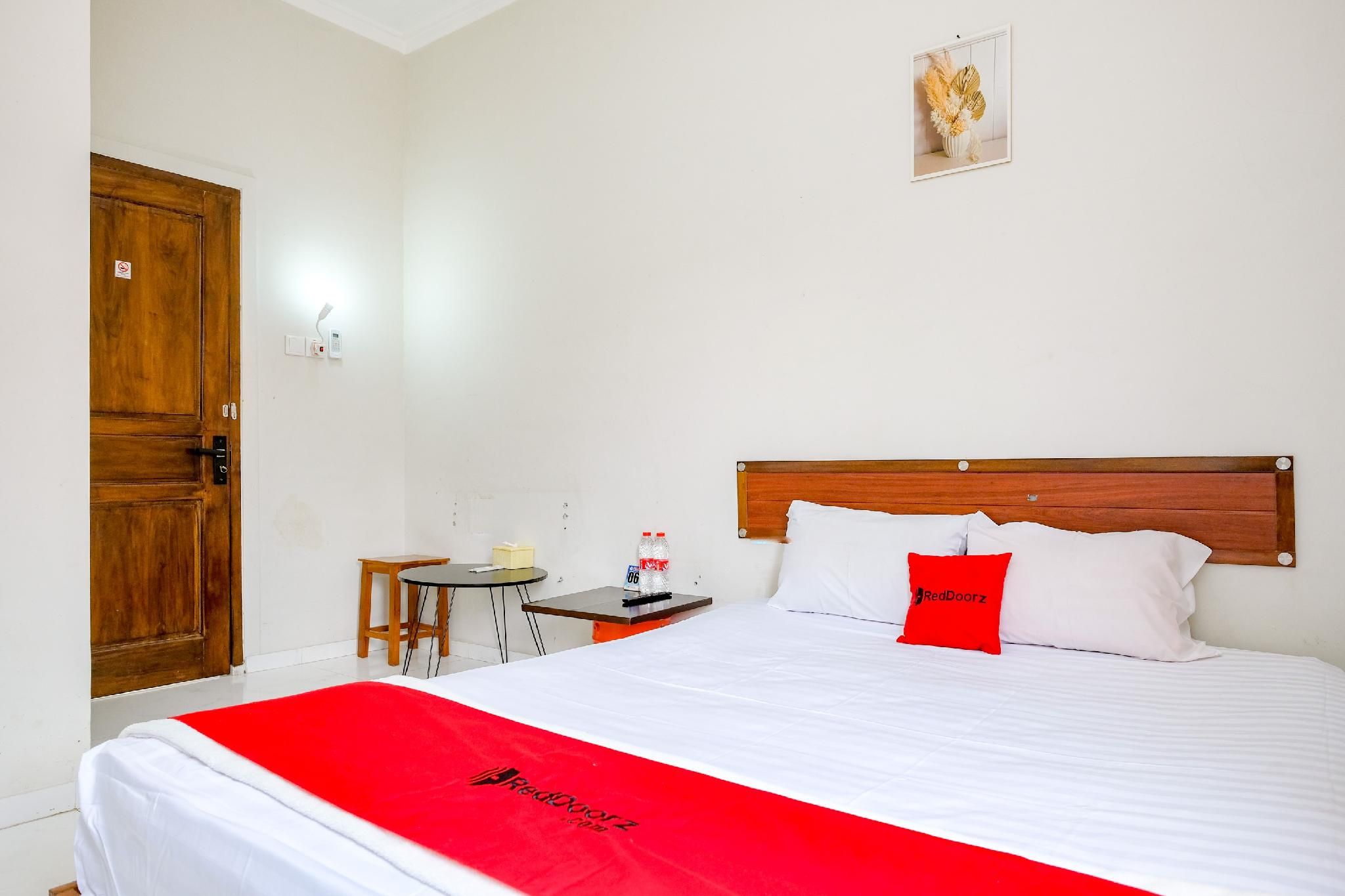RedDoorz Room