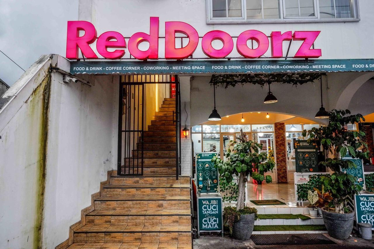 RedDoorz near Rita Super Mall Purwokerto