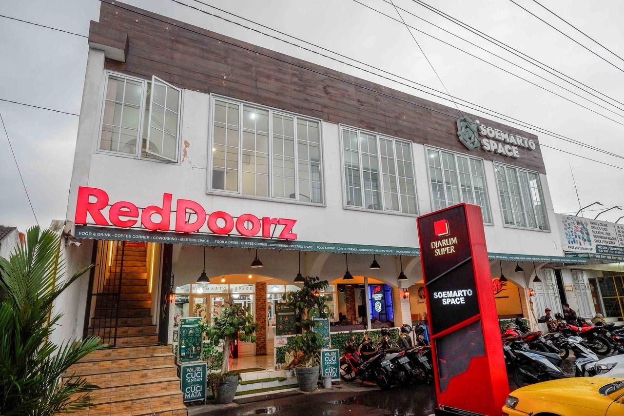 RedDoorz near Rita Super Mall Purwokerto