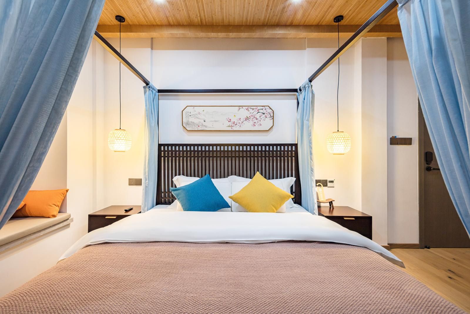 Huazhu - Room With Bed