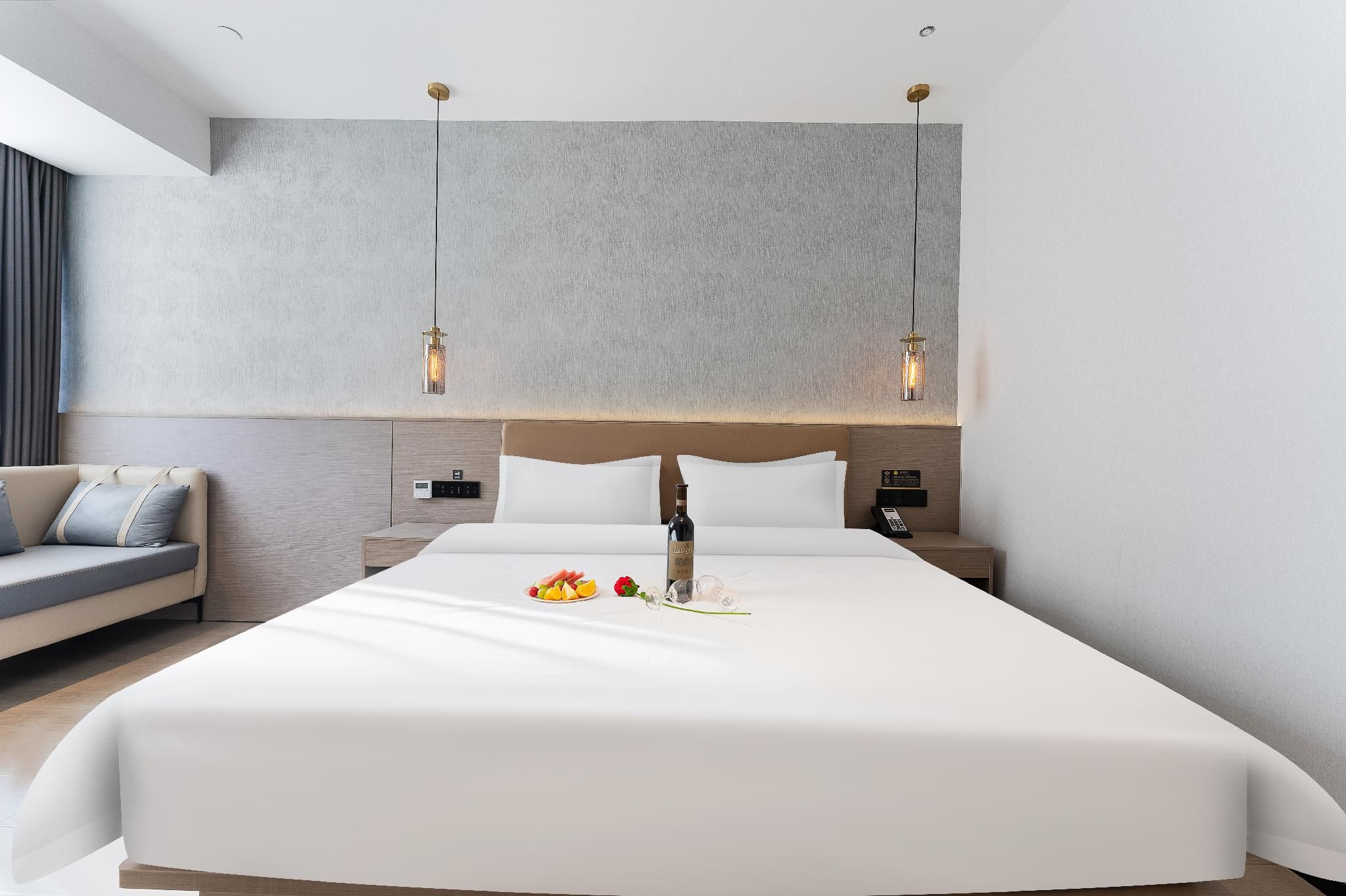 Huazhu - Room With Bed