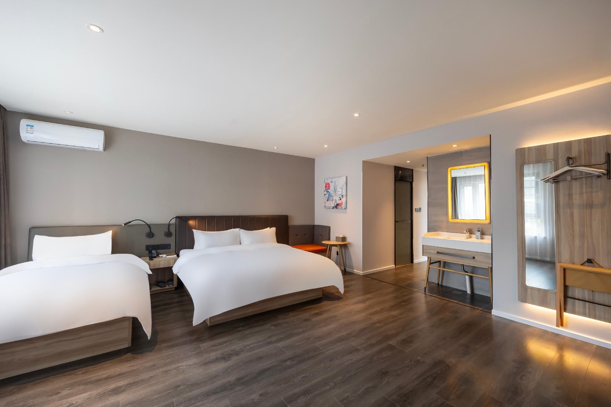 Deluxe Family Room, Guest room