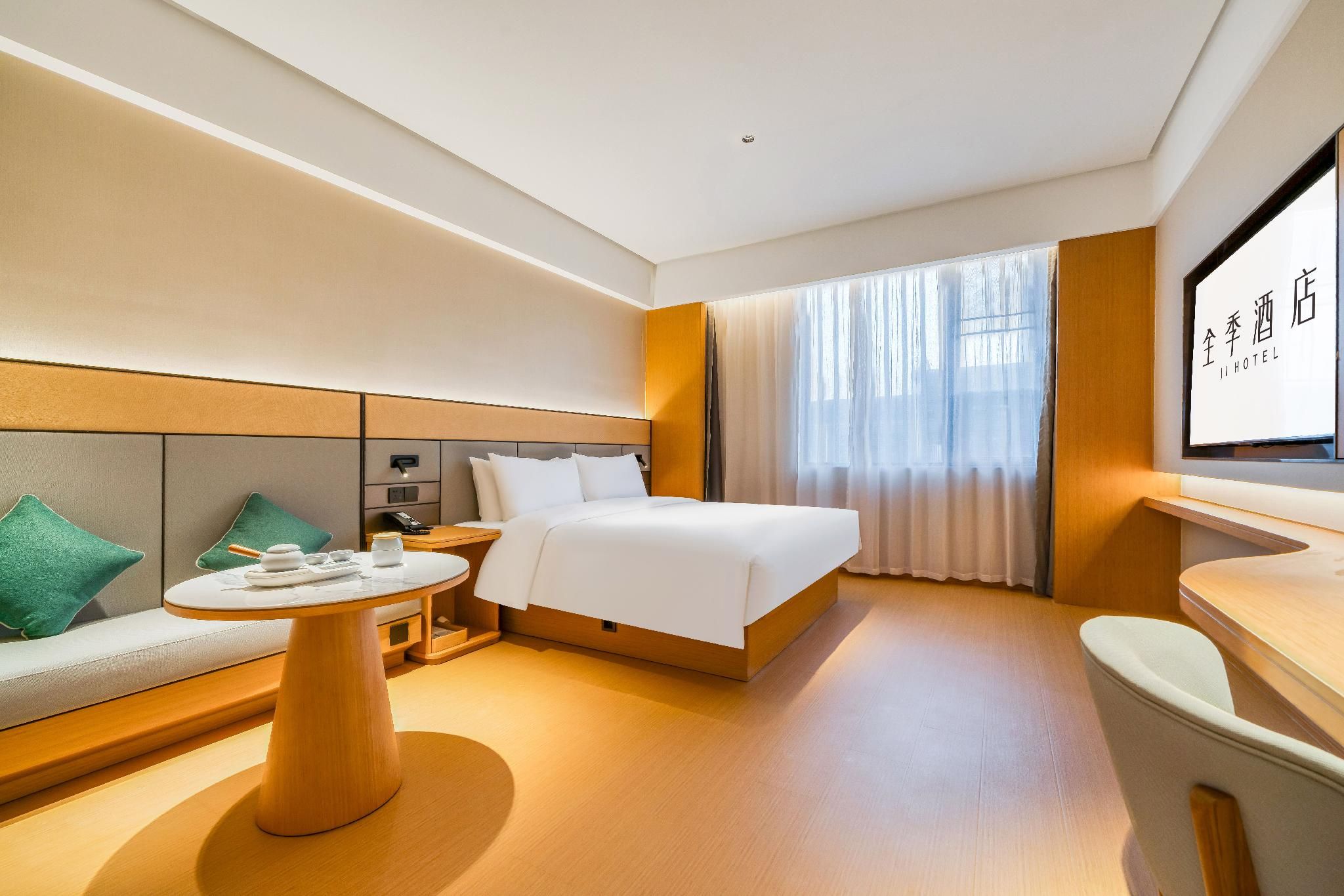 Queen Superior Room