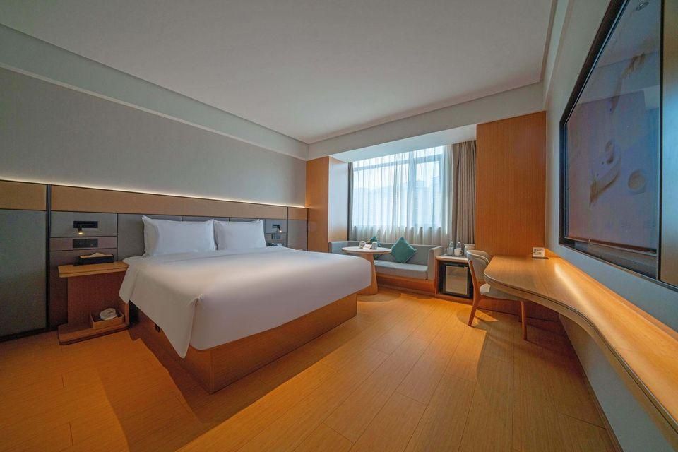 Business Queen Room