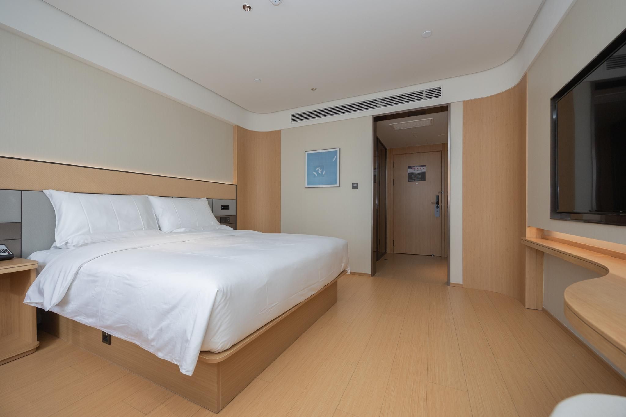 Huazhu - Room With Bed