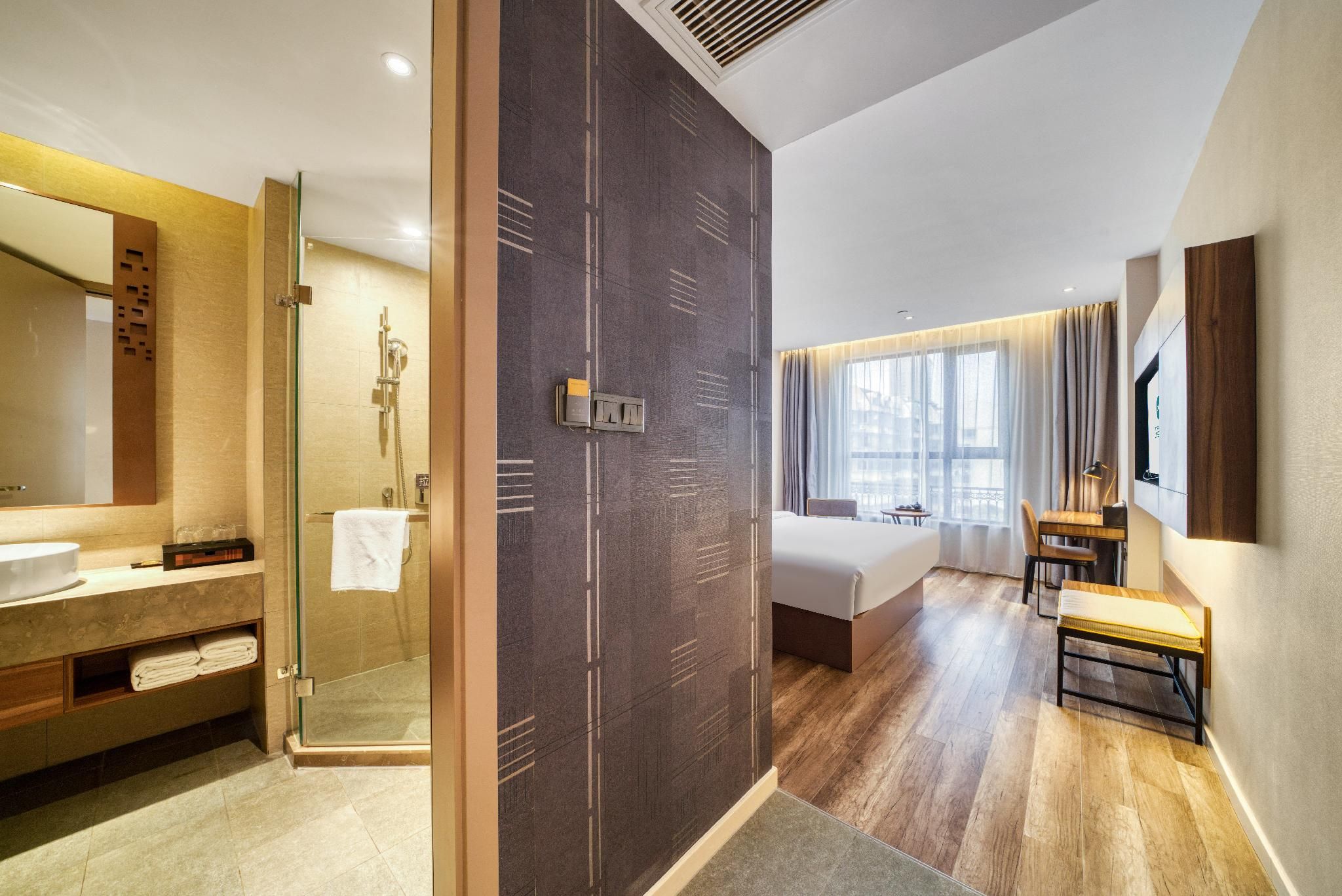 Huazhu - Deluxe Bed Room