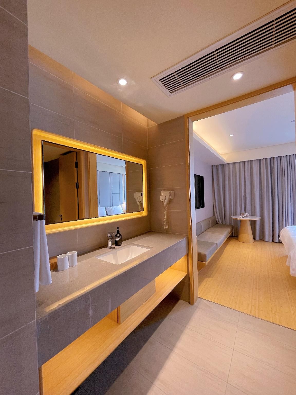 Superior Queen Room with View