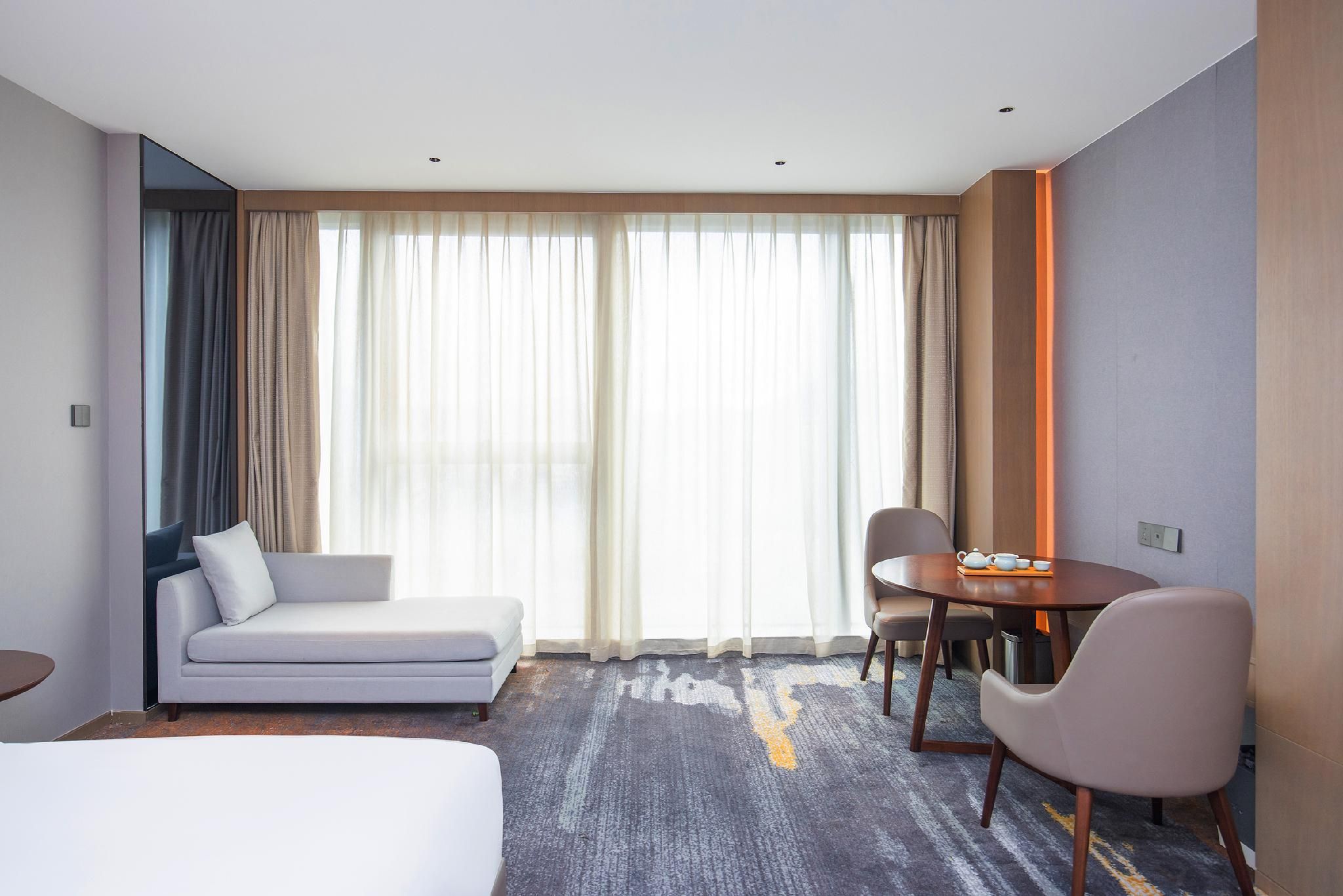 Huazhu - Deluxe Triple Bed Room