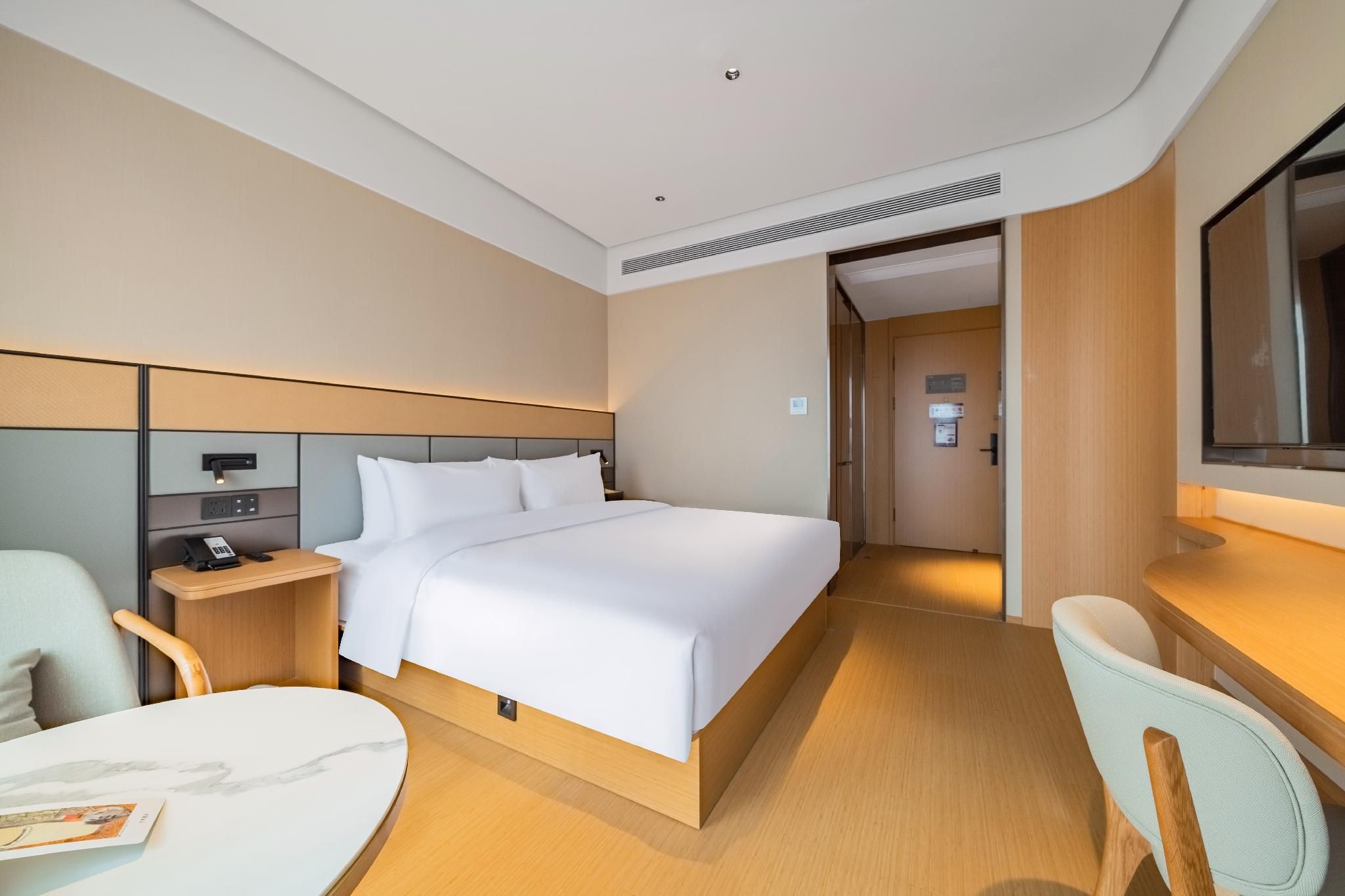 Huazhu - Room With Bed
