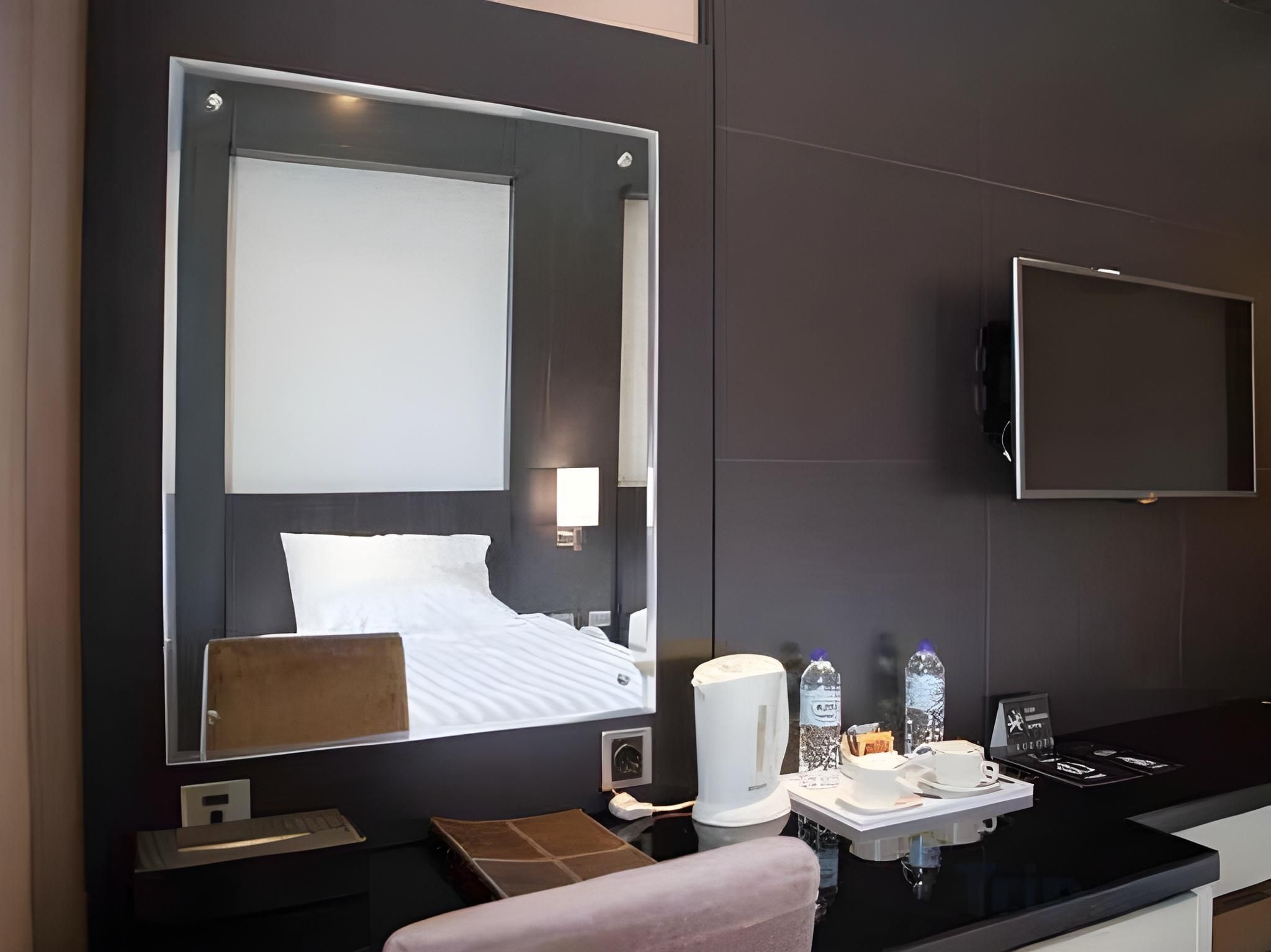 Standard King Room - Non-Smoking 