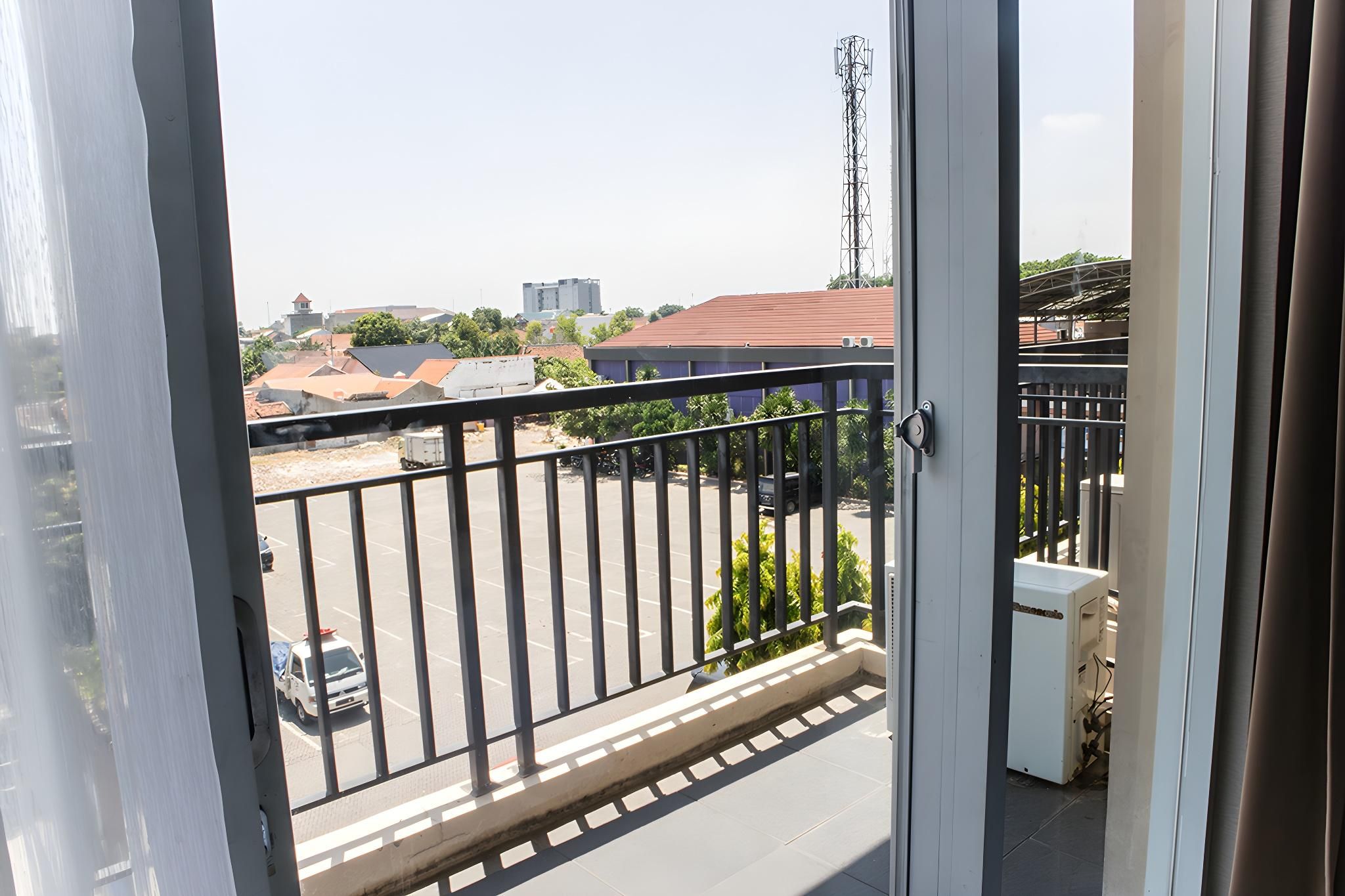 Karlita Hotel Tegal Superior Twin Smoking 2