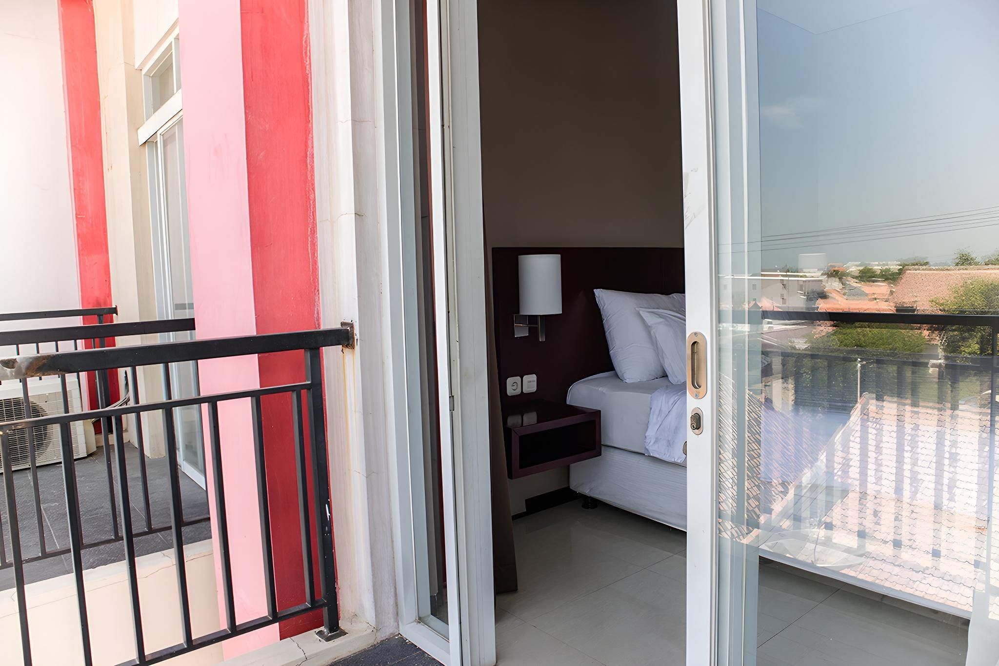 Superior King Smoking