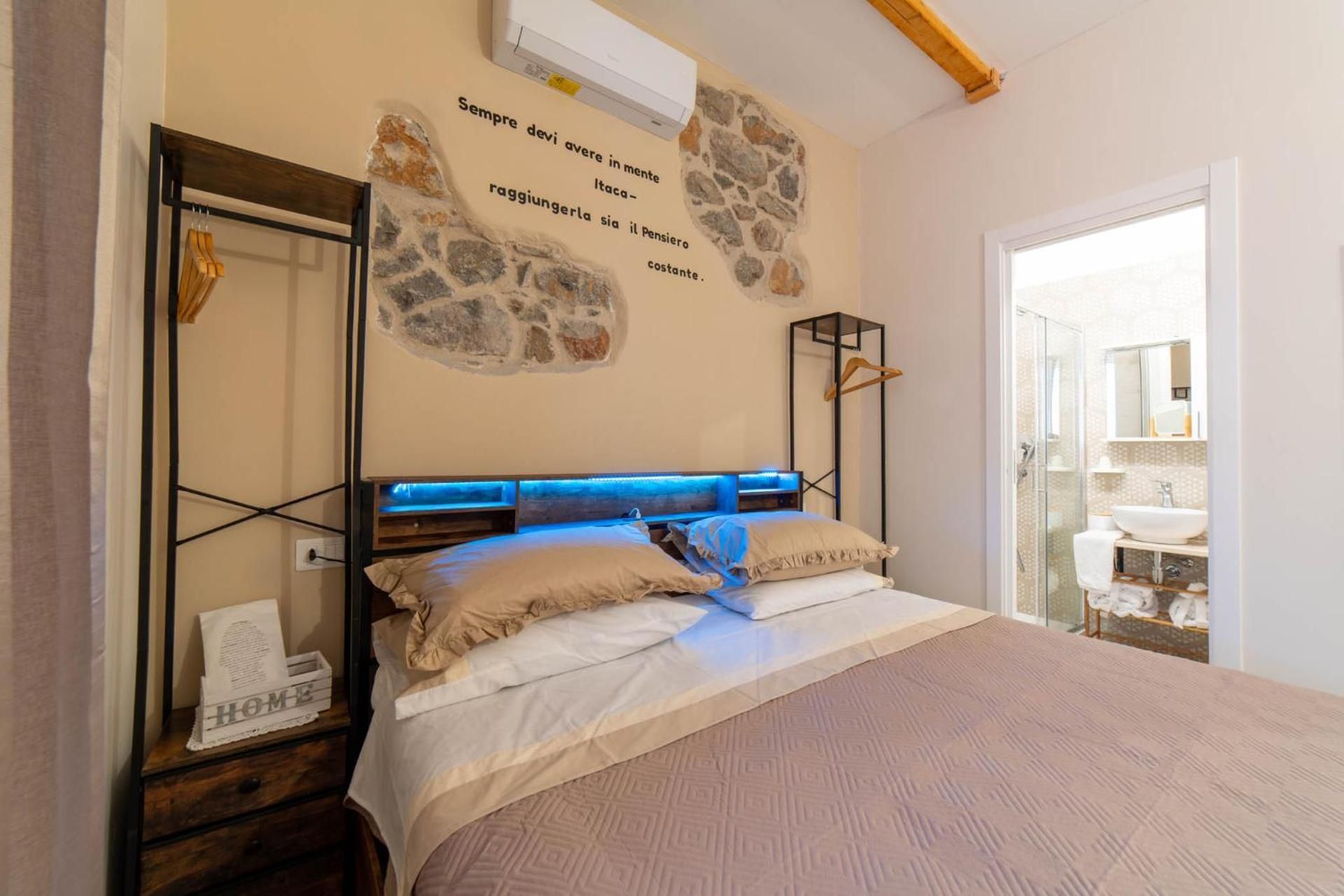 Deluxe Room (2 Adults + 1 Child)