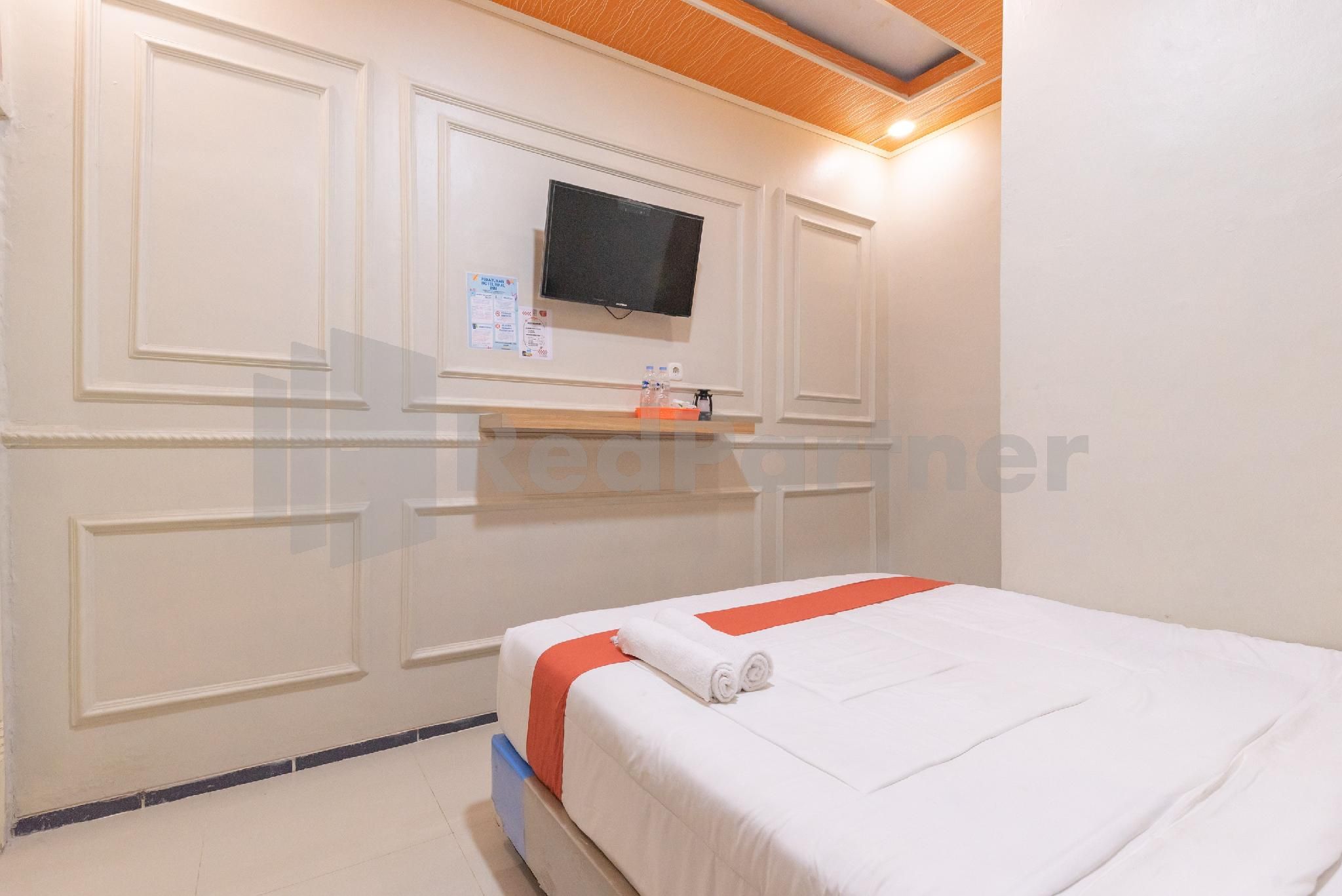 Rifal Inn Mitra RedDoorz Standard Room 3