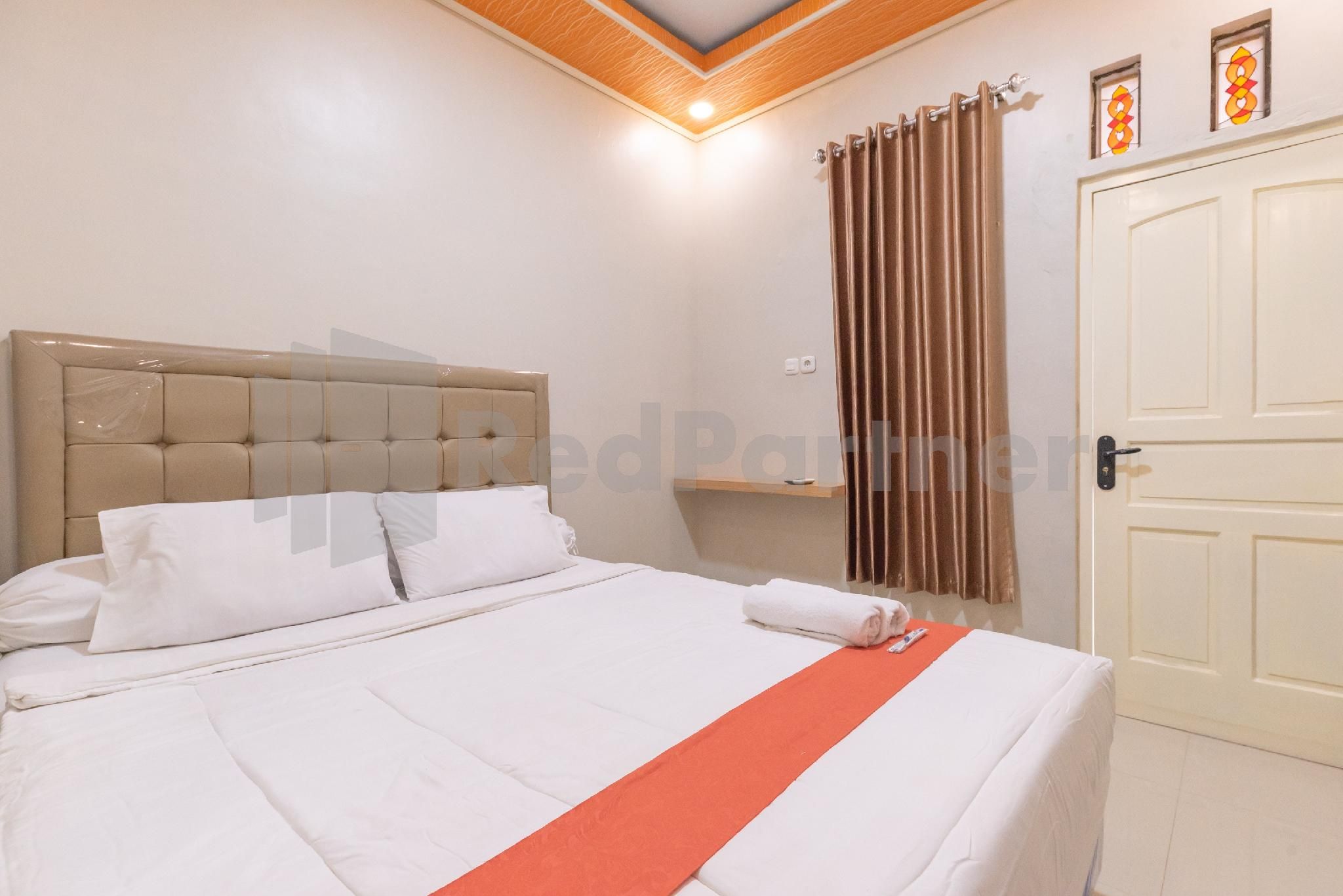 Rifal Inn Mitra RedDoorz Standard Room 2
