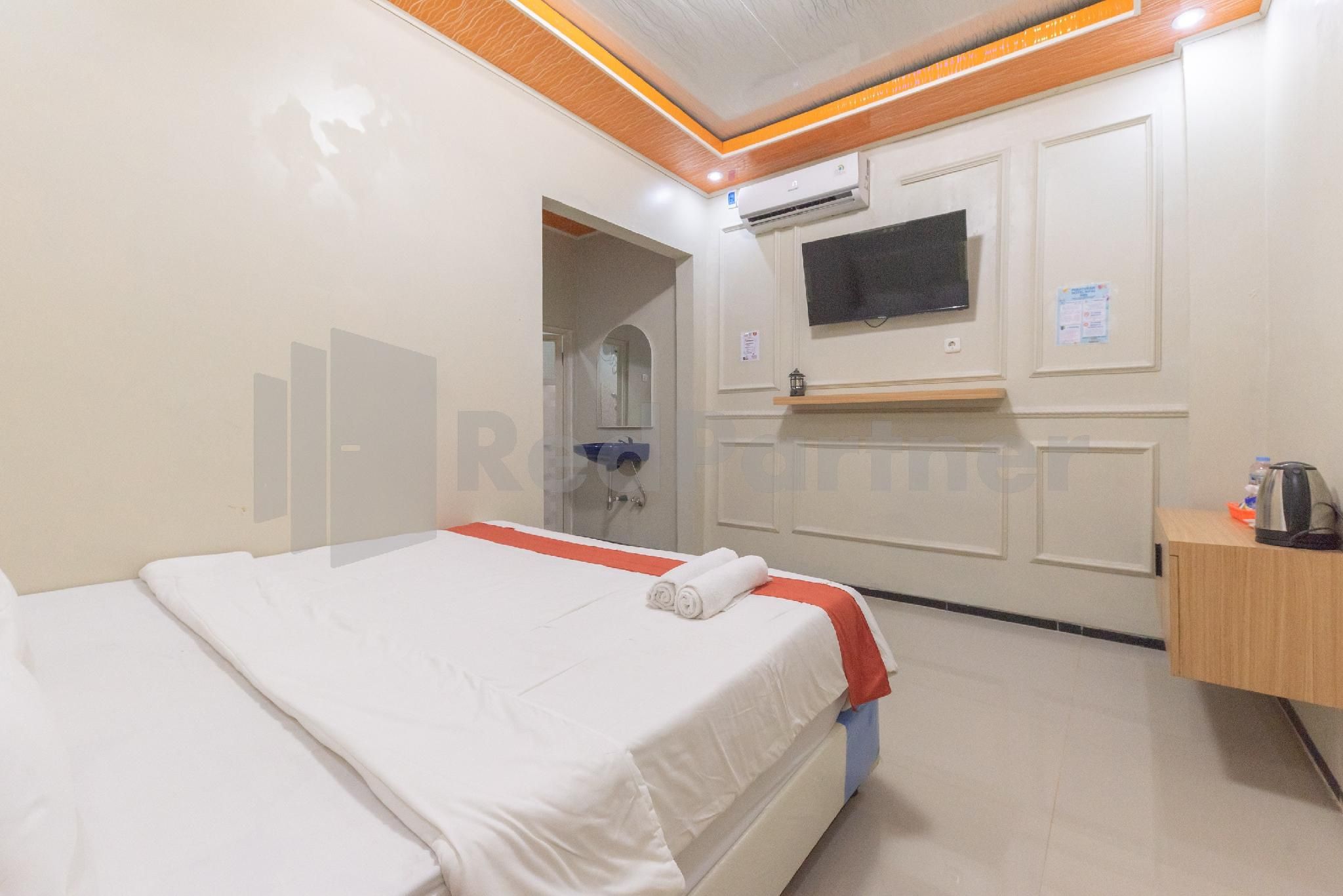 Rifal Inn Mitra RedDoorz Suite