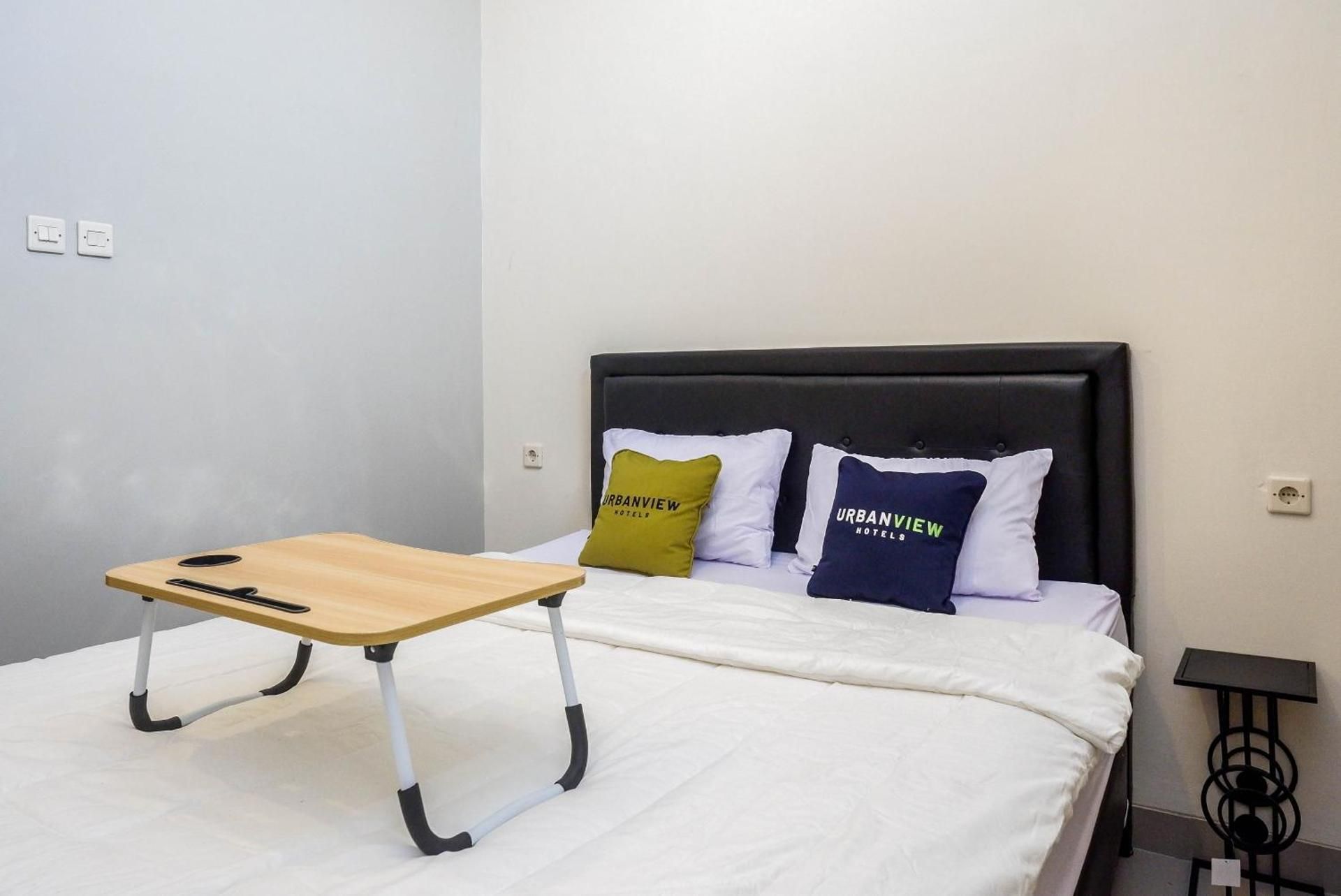 Urbanview Hotel near Alun Alun Tegal Superior Room 2