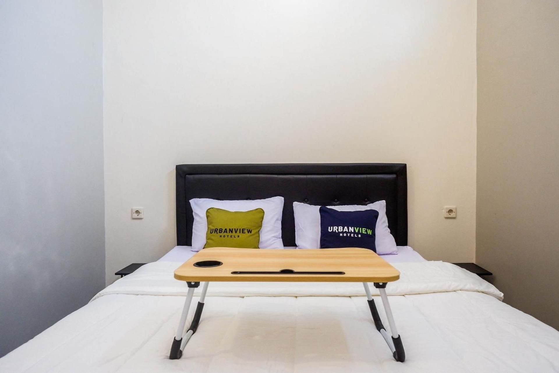 Urbanview Hotel near Alun Alun Tegal Superior Room 3