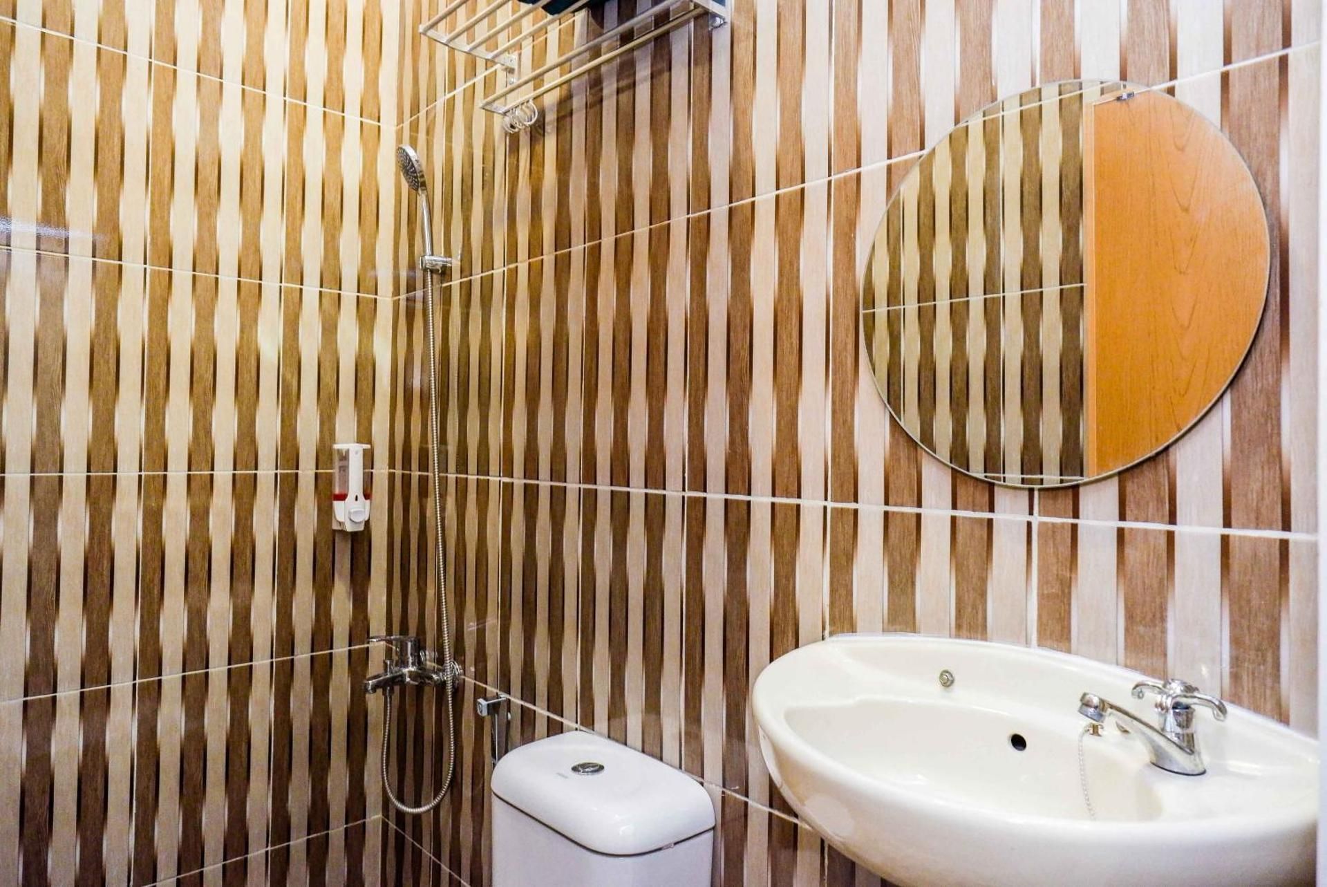 Urbanview Hotel near Alun Alun Tegal Single Room 3