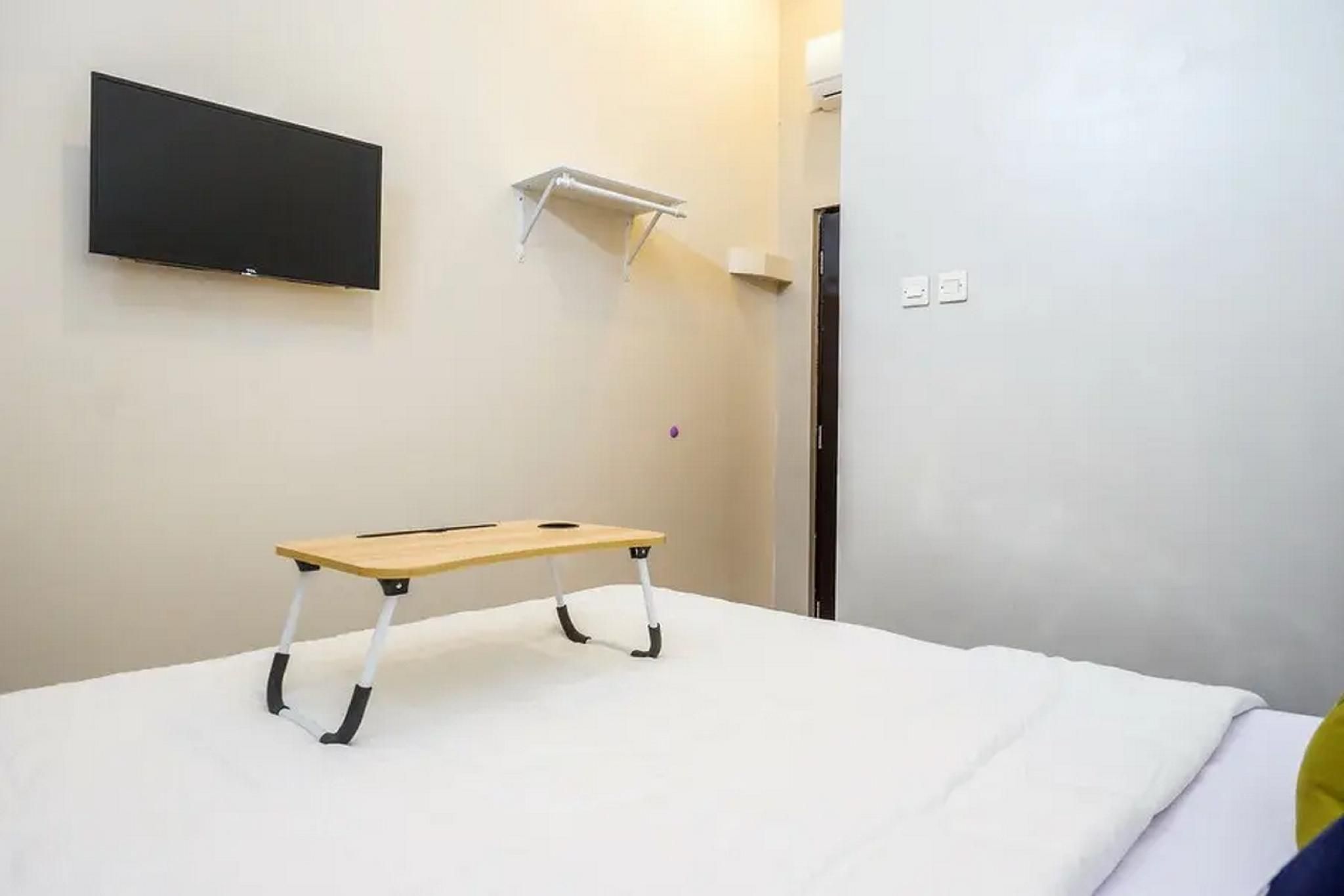 Urbanview Hotel near Alun Alun Tegal Single Room