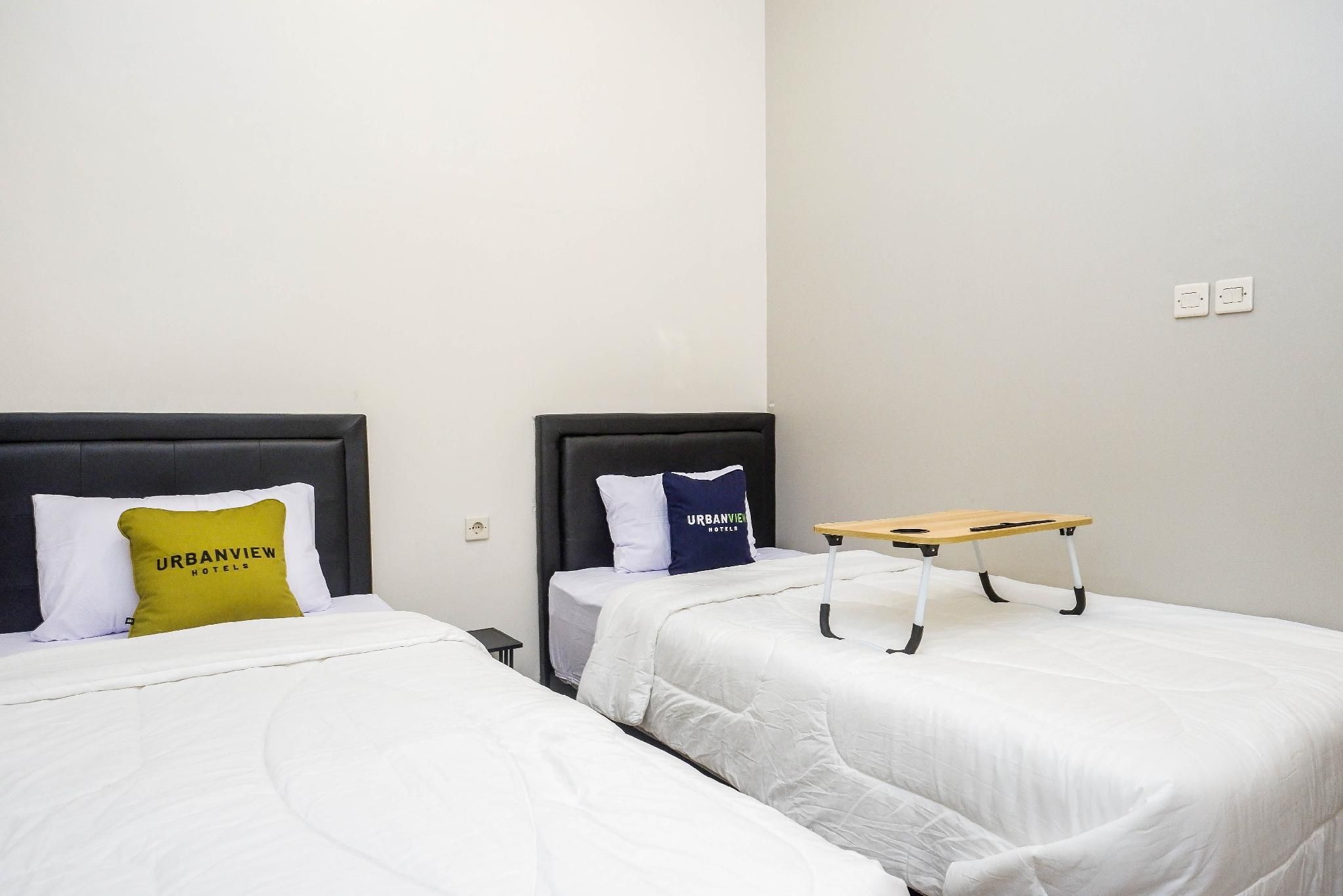 Urbanview Hotel near Alun Alun Tegal Superior Twin Room 2