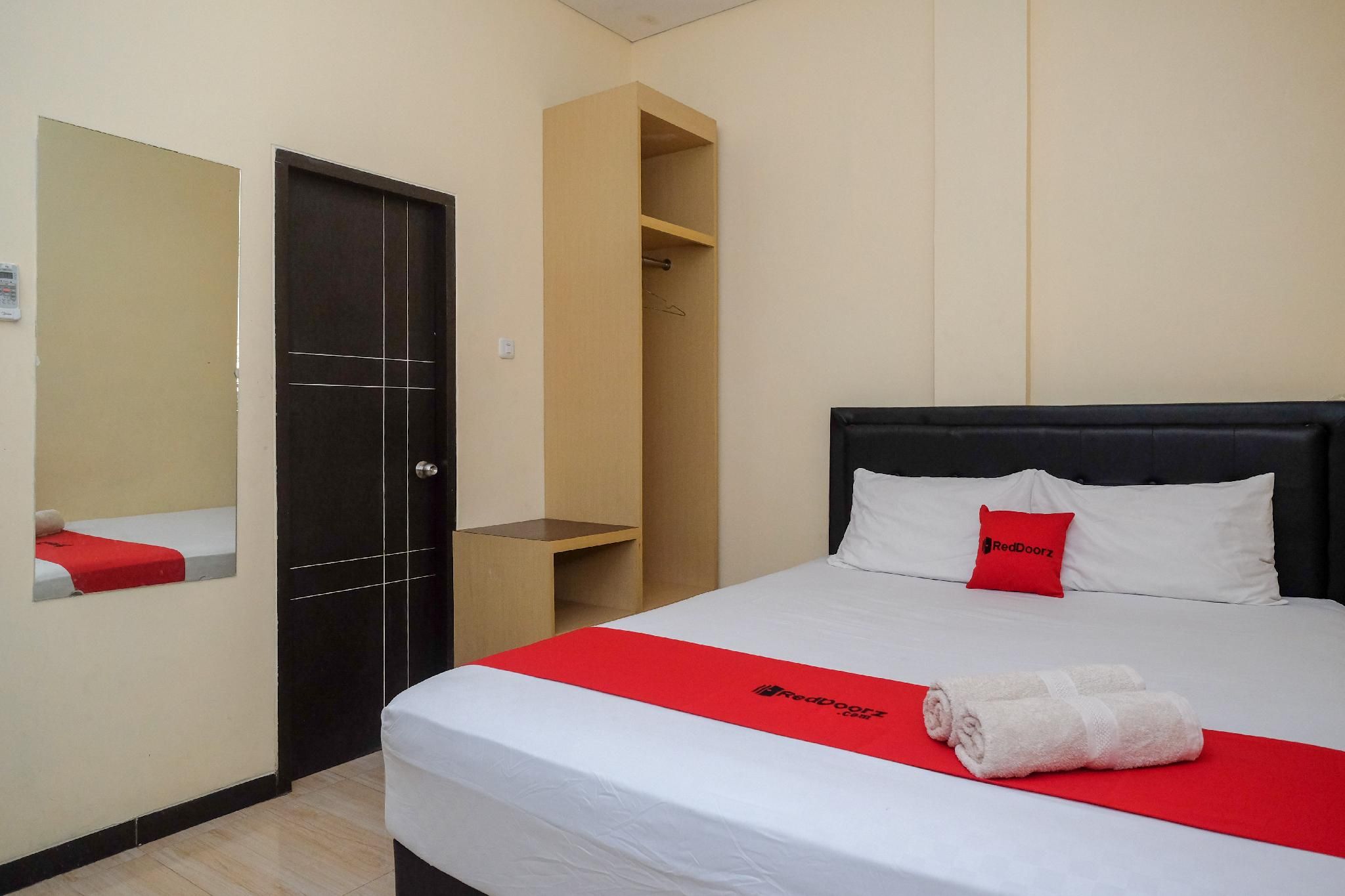 RedDoorz Room