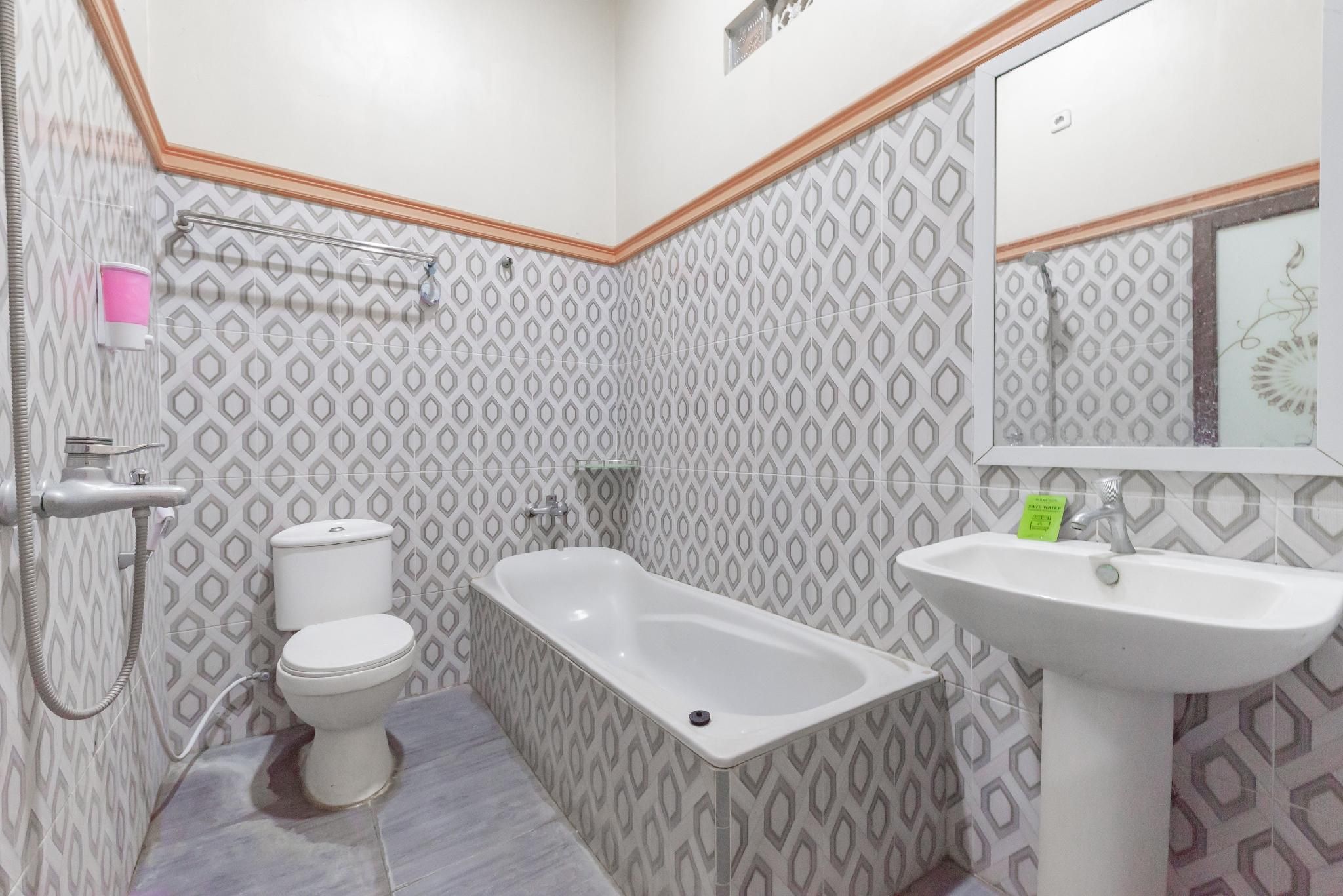 Urbanview Hotel Rifal Home Tegal Suite Room 3